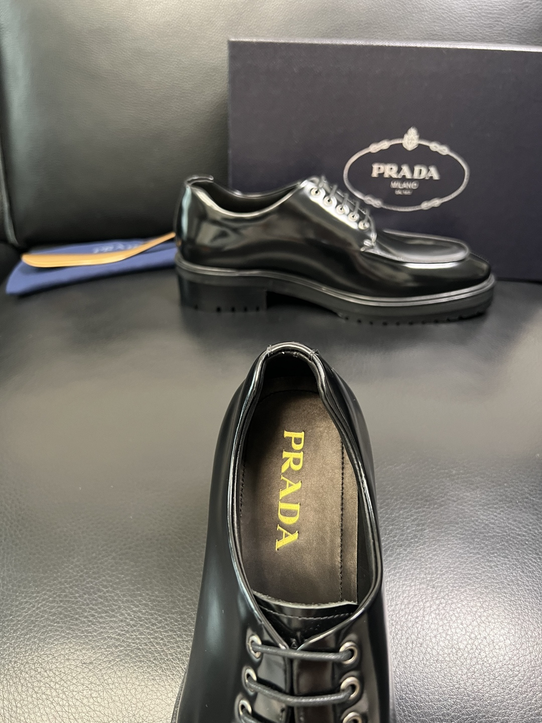 PRADA 高品质 顶级工艺品 普拉达 皮鞋专柜同步 原厂配置，意大利进口原版牛皮面料，透气舒适进口水染