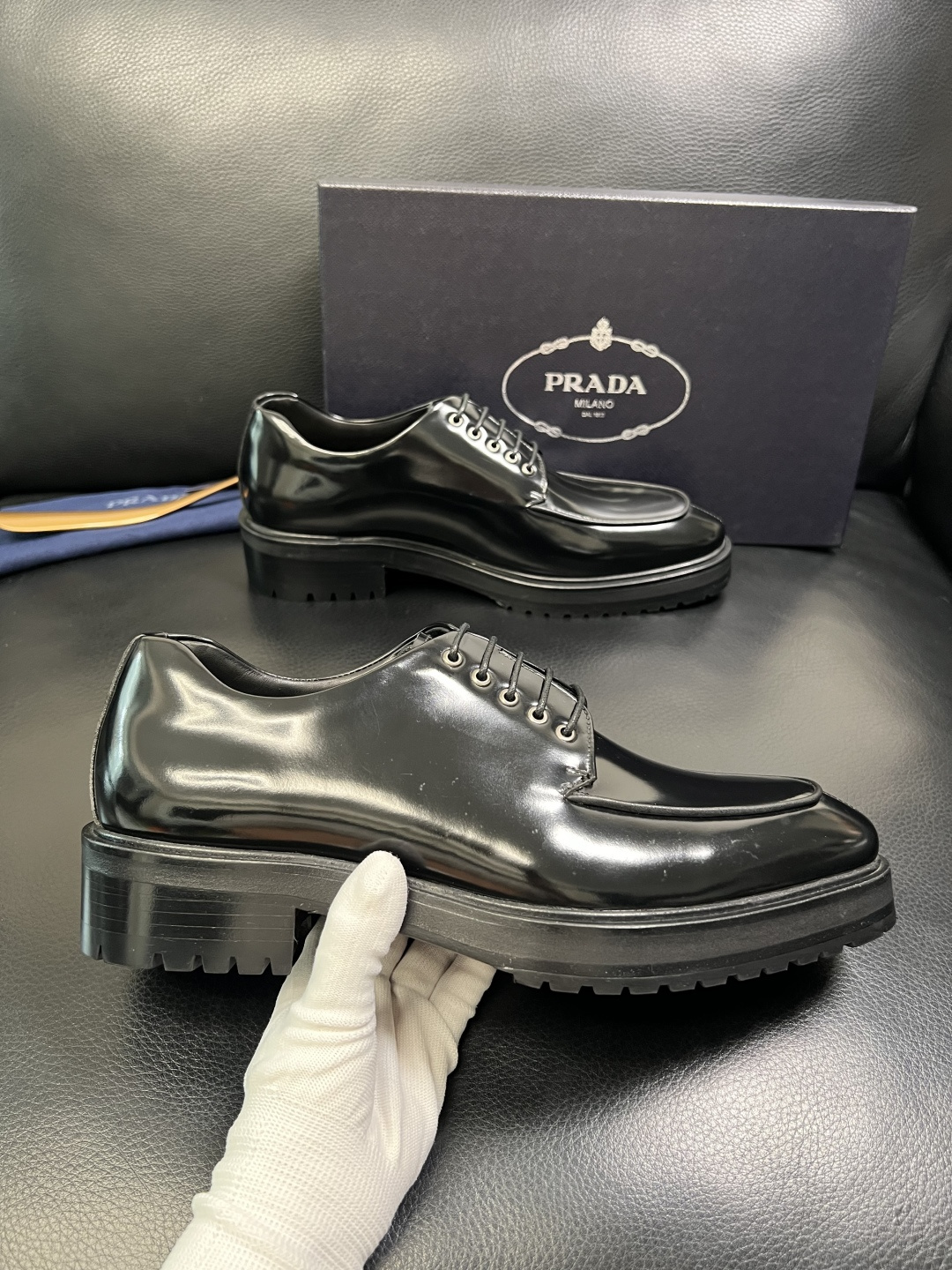PRADA 高品质 顶级工艺品 普拉达 皮鞋专柜同步 原厂配置，意大利进口原版牛皮面料，透气舒适进口水染