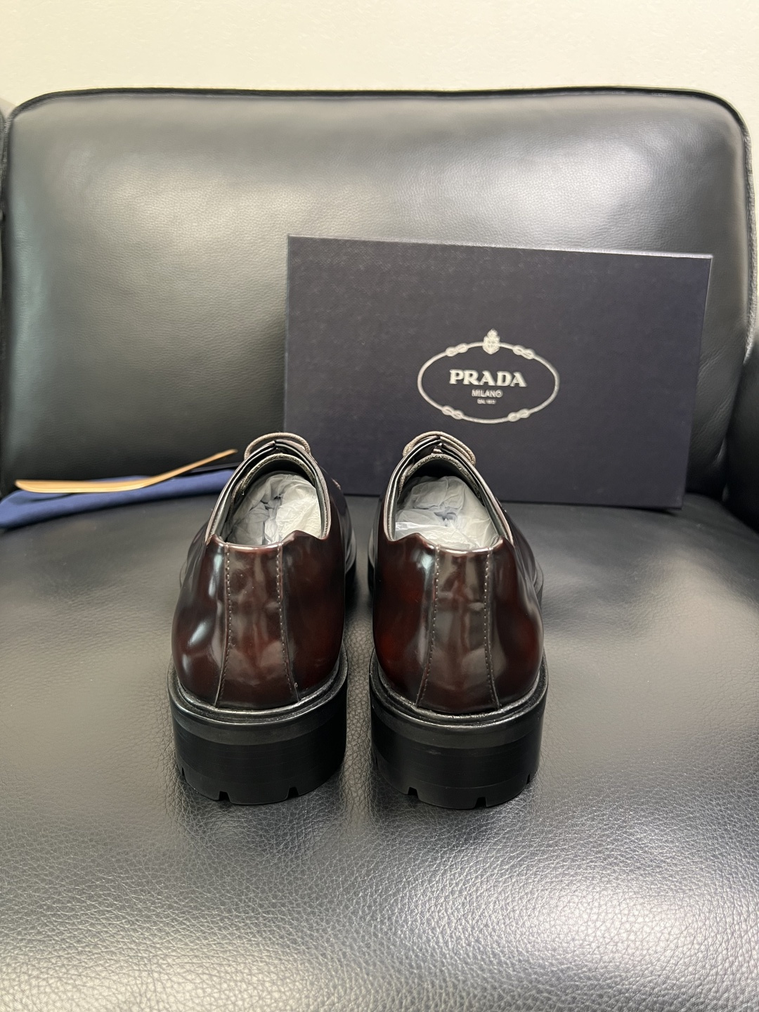 PRADA 高品质 顶级工艺品 普拉达 皮鞋专柜同步 原厂配置，意大利进口原版牛皮面料，透气舒适进口水染