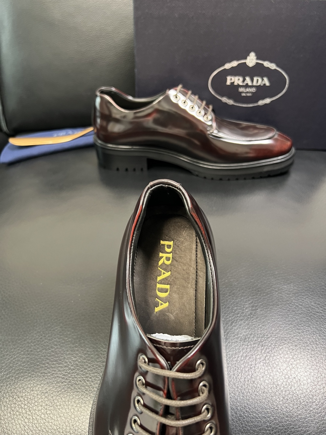 PRADA 高品质 顶级工艺品 普拉达 皮鞋专柜同步 原厂配置，意大利进口原版牛皮面料，透气舒适进口水染