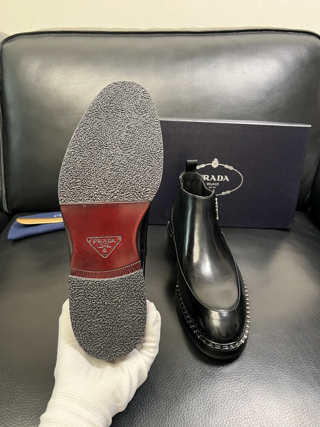 PRADA 高品质 顶级工艺品 普拉达 皮鞋专柜同步 原厂配置，意大利进口原版牛皮面料，透气舒适进口水染