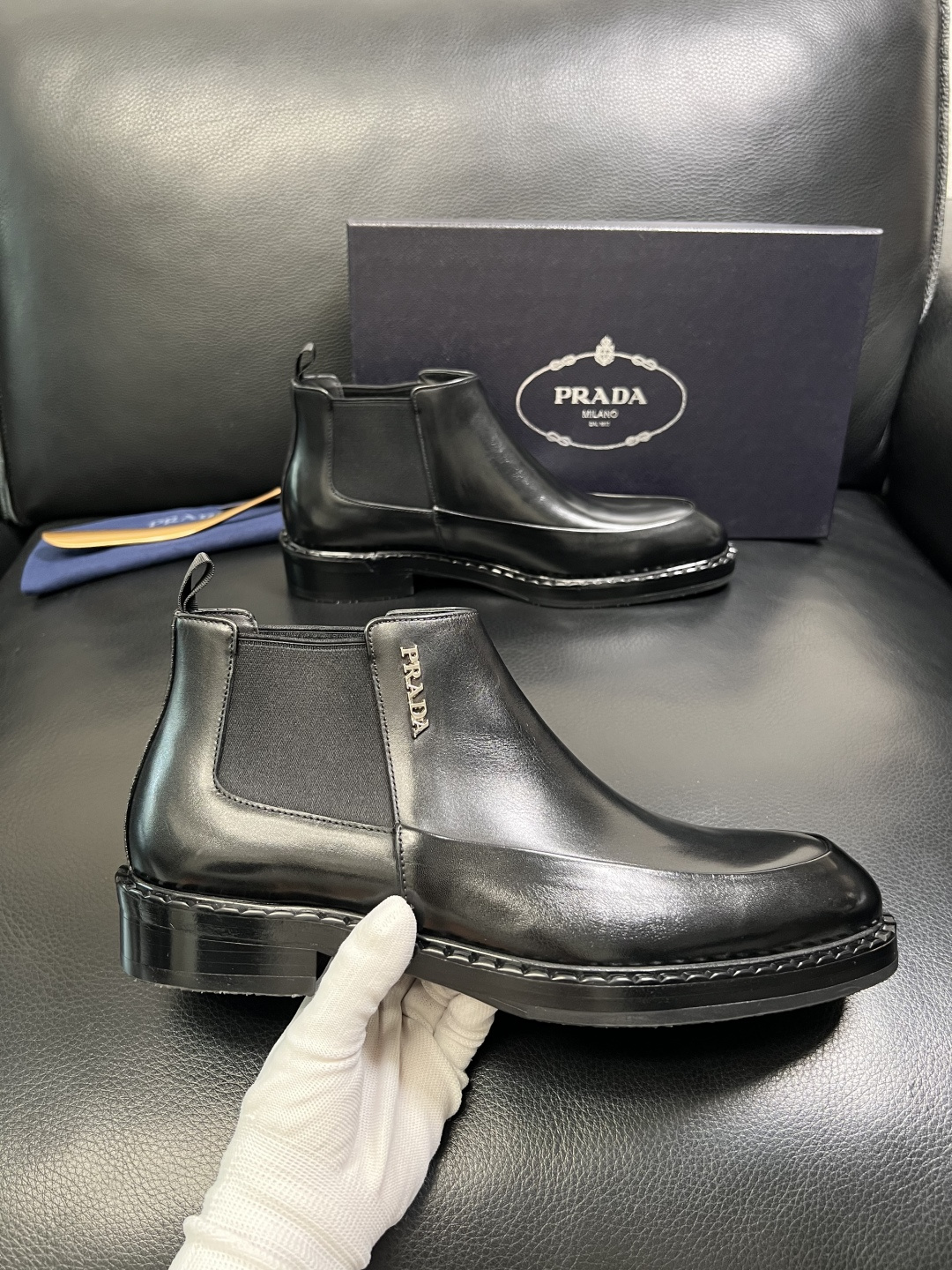 PRADA 高品质 顶级工艺品 普拉达 皮鞋专柜同步 原厂配置，意大利进口原版牛皮面料，透气舒适进口水染