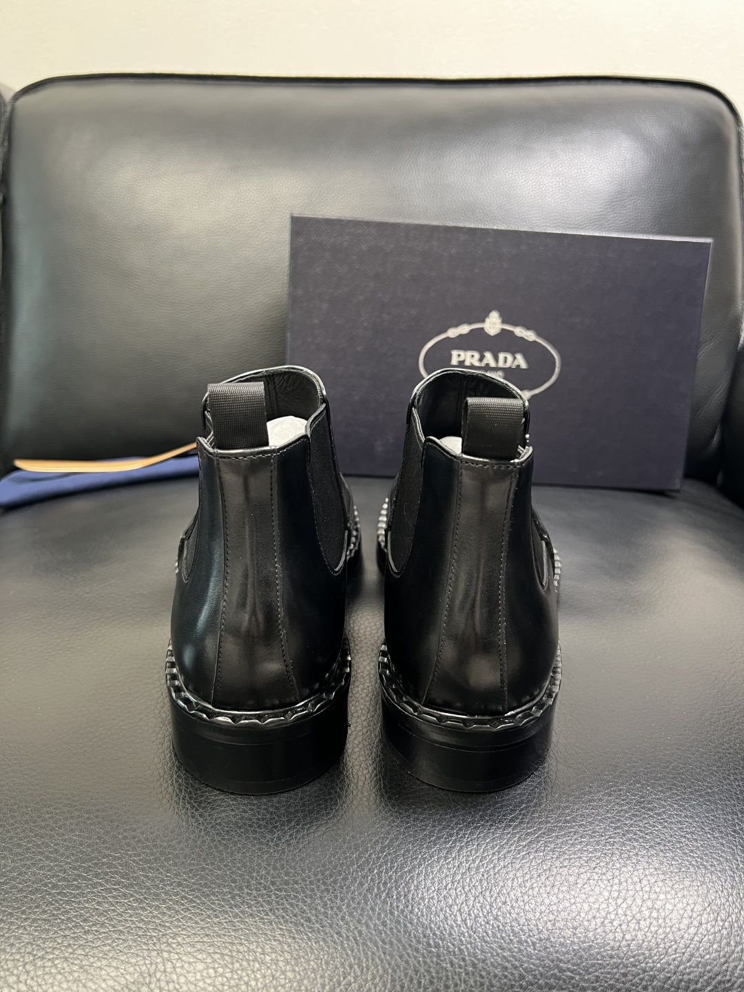 PRADA 高品质 顶级工艺品 普拉达 皮鞋专柜同步 原厂配置，意大利进口原版牛皮面料，透气舒适进口水染