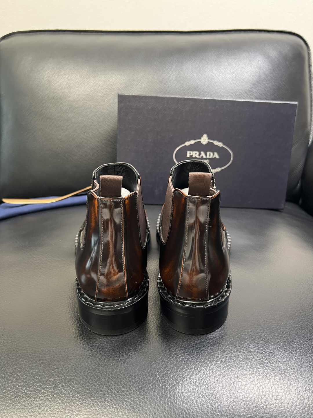 PRADA 高品质 顶级工艺品 普拉达 皮鞋专柜同步 原厂配置，意大利进口原版牛皮面料，透气舒适进口水染