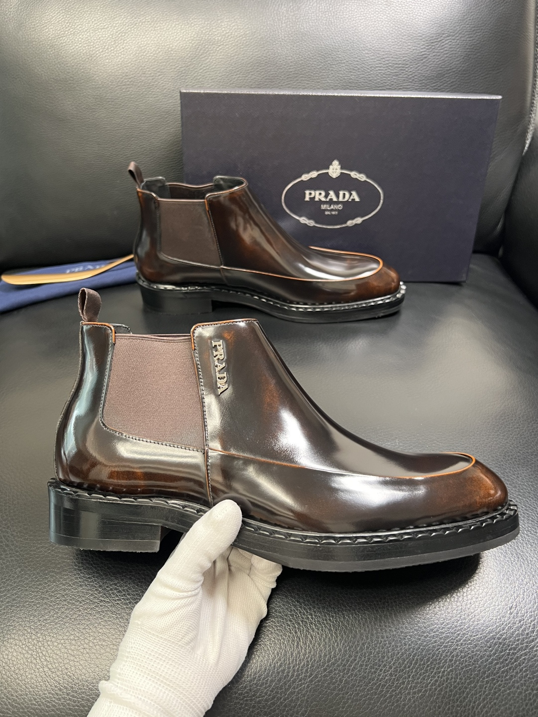 PRADA 高品质 顶级工艺品 普拉达 皮鞋专柜同步 原厂配置，意大利进口原版牛皮面料，透气舒适进口水染