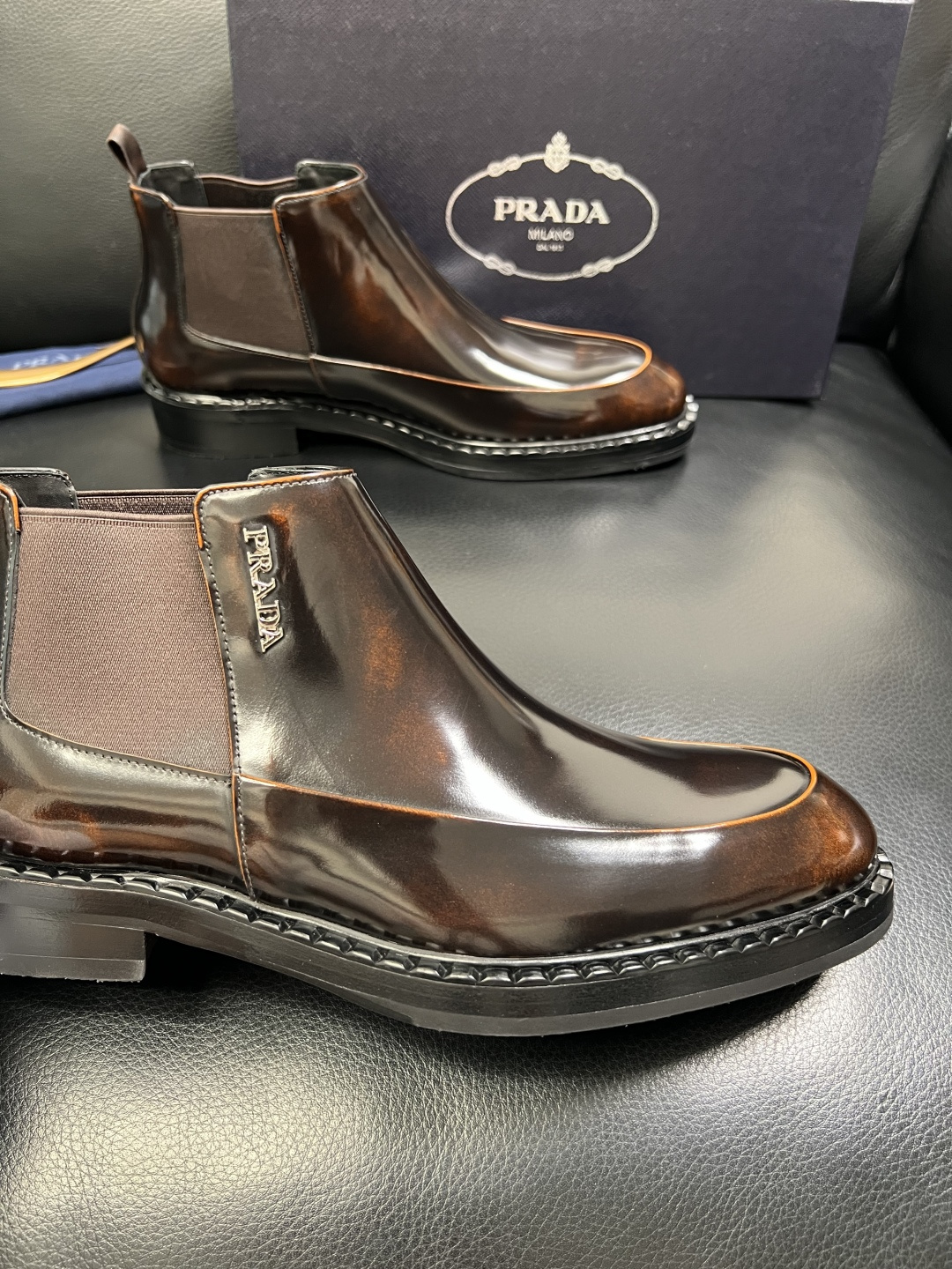 PRADA 高品质 顶级工艺品 普拉达 皮鞋专柜同步 原厂配置，意大利进口原版牛皮面料，透气舒适进口水染
