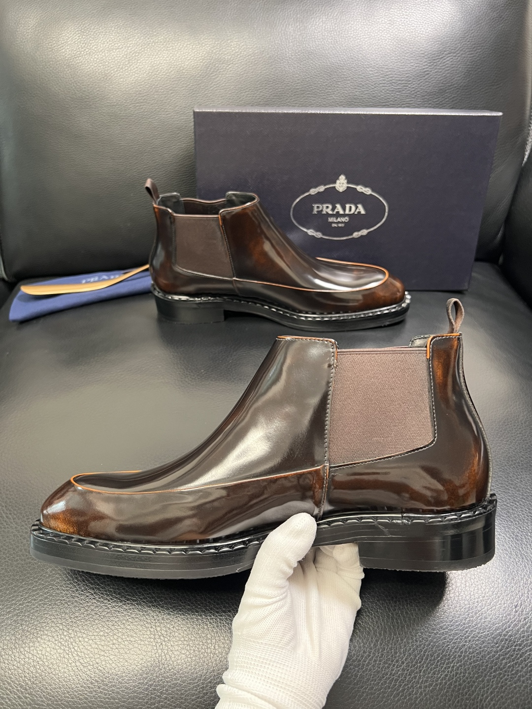 PRADA 高品质 顶级工艺品 普拉达 皮鞋专柜同步 原厂配置，意大利进口原版牛皮面料，透气舒适进口水染