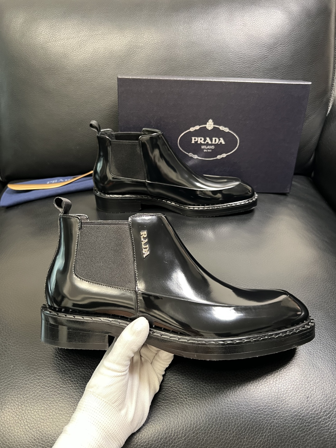 PRADA 高品质 顶级工艺品 普拉达 皮鞋专柜同步 原厂配置，意大利进口原版牛皮面料，透气舒适进口水染