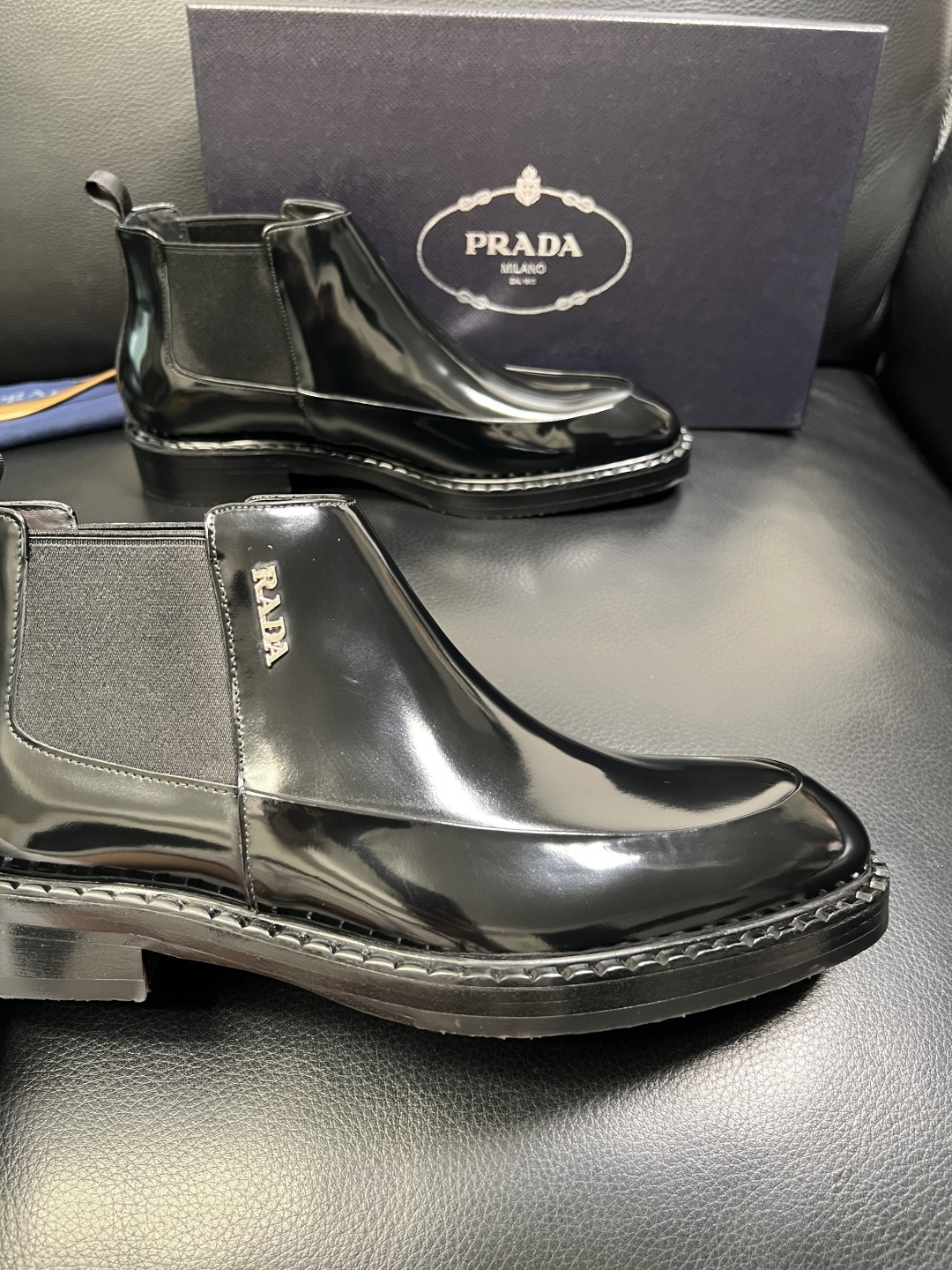 PRADA 高品质 顶级工艺品 普拉达 皮鞋专柜同步 原厂配置，意大利进口原版牛皮面料，透气舒适进口水染