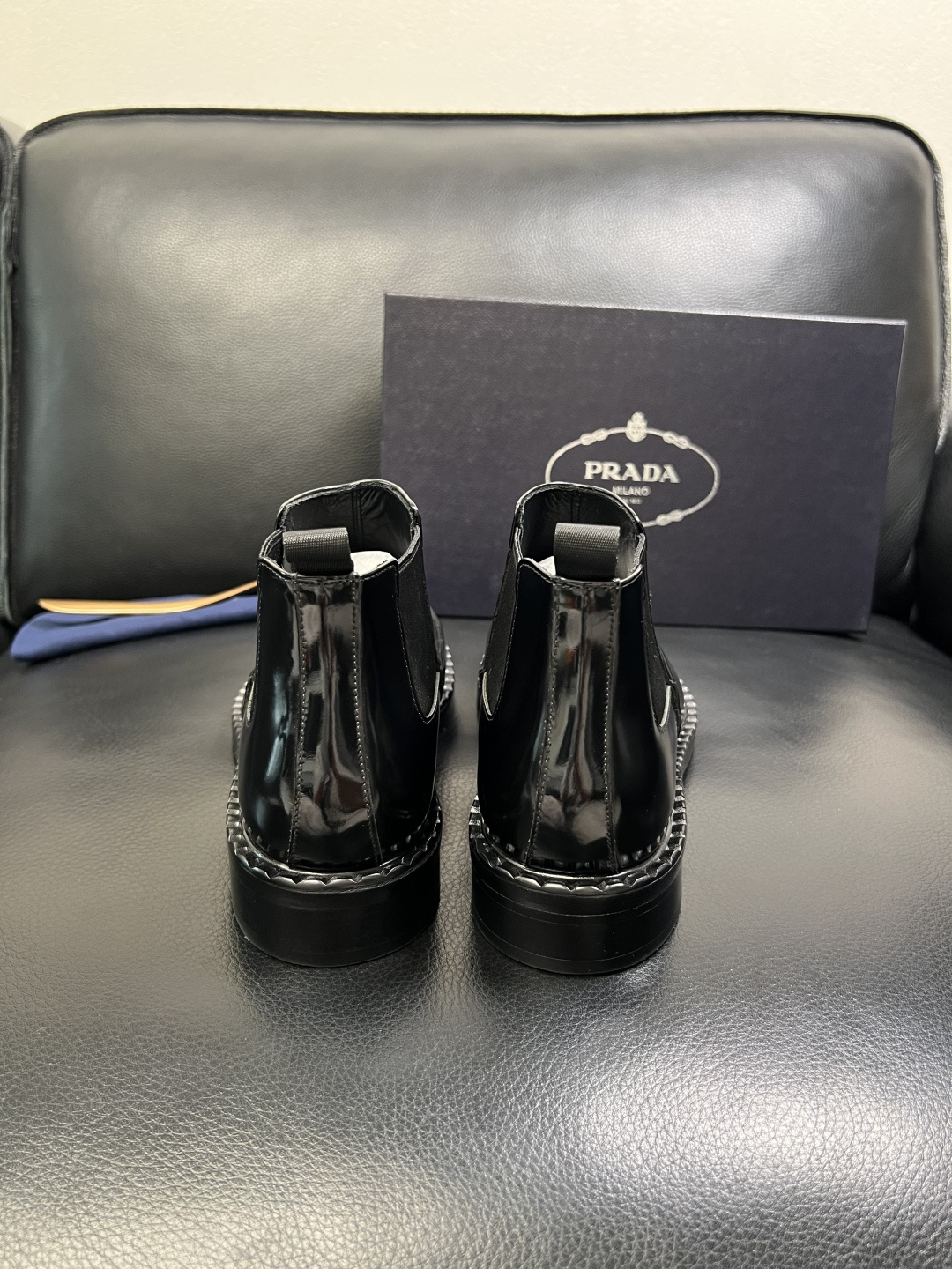 PRADA 高品质 顶级工艺品 普拉达 皮鞋专柜同步 原厂配置，意大利进口原版牛皮面料，透气舒适进口水染