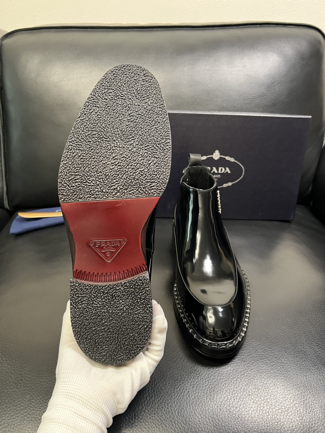 PRADA 高品质 顶级工艺品 普拉达 皮鞋专柜同步 原厂配置，意大利进口原版牛皮面料，透气舒适进口水染