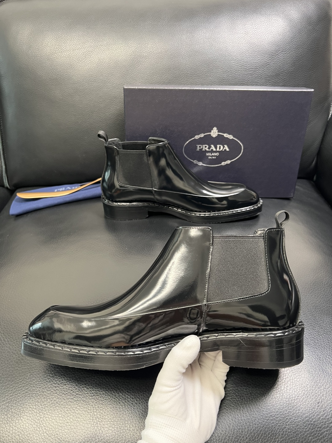 PRADA 高品质 顶级工艺品 普拉达 皮鞋专柜同步 原厂配置，意大利进口原版牛皮面料，透气舒适进口水染