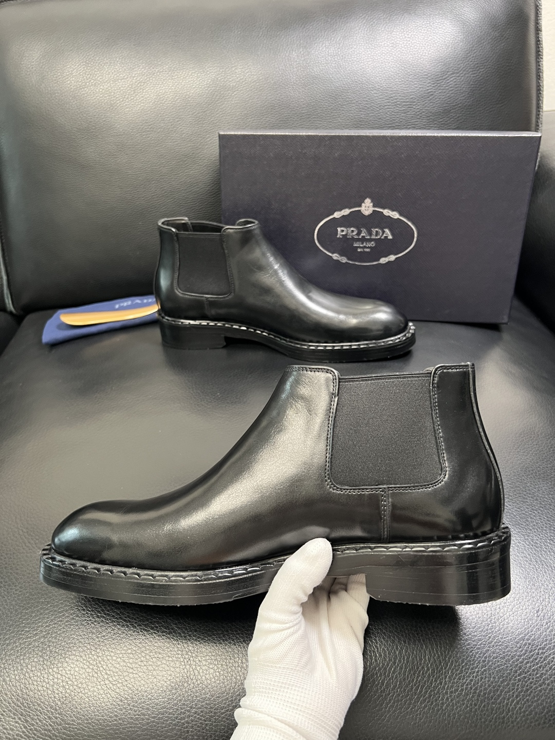 PRADA 高品质 顶级工艺品 普拉达 皮鞋专柜同步 原厂配置，意大利进口原版牛皮面料，透气舒适进口水染
