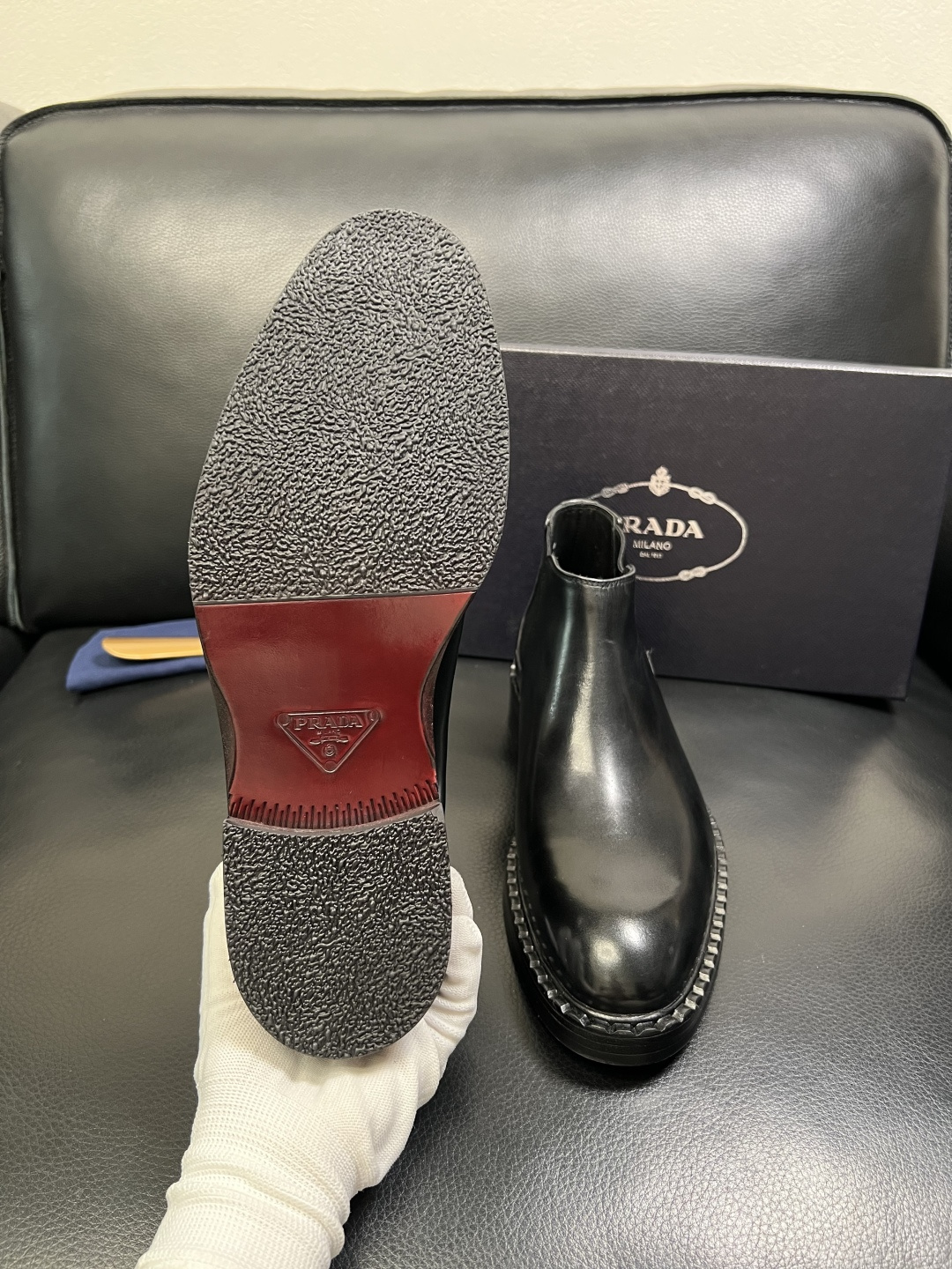 PRADA 高品质 顶级工艺品 普拉达 皮鞋专柜同步 原厂配置，意大利进口原版牛皮面料，透气舒适进口水染