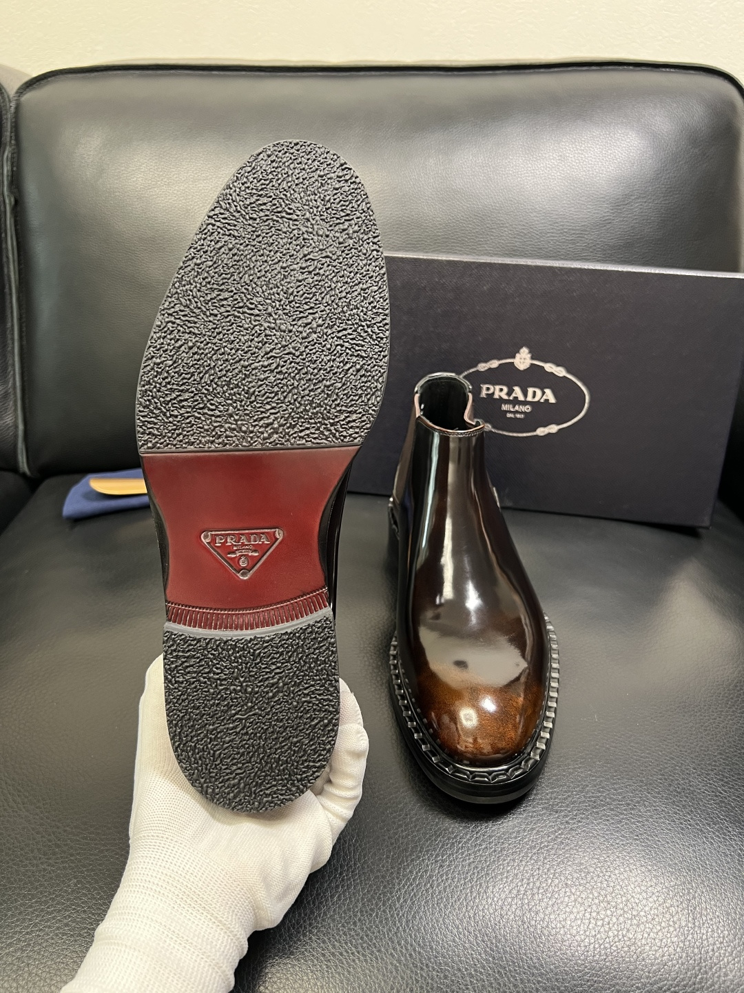 PRADA 高品质 顶级工艺品 普拉达 皮鞋专柜同步 原厂配置，意大利进口原版牛皮面料，透气舒适进口水染