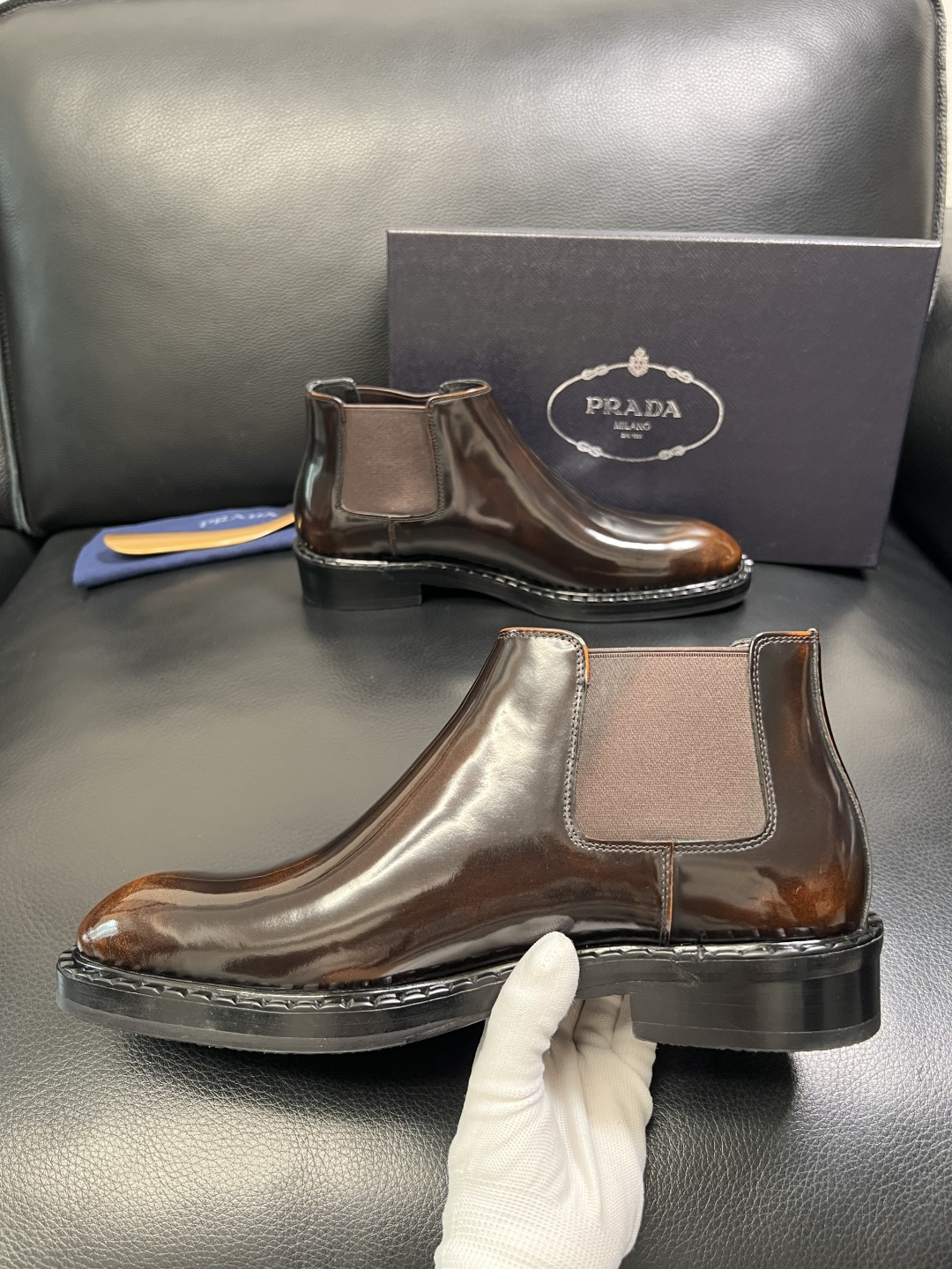 PRADA 高品质 顶级工艺品 普拉达 皮鞋专柜同步 原厂配置，意大利进口原版牛皮面料，透气舒适进口水染
