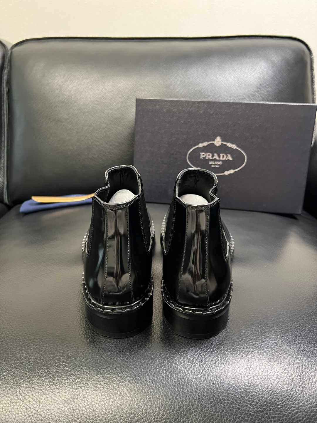 PRADA 高品质 顶级工艺品 普拉达 皮鞋专柜同步 原厂配置，意大利进口原版牛皮面料，透气舒适进口水染