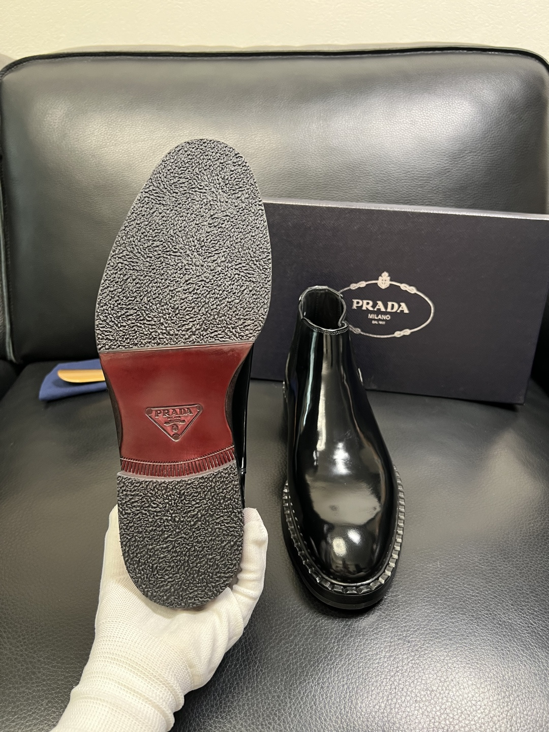 PRADA 高品质 顶级工艺品 普拉达 皮鞋专柜同步 原厂配置，意大利进口原版牛皮面料，透气舒适进口水染