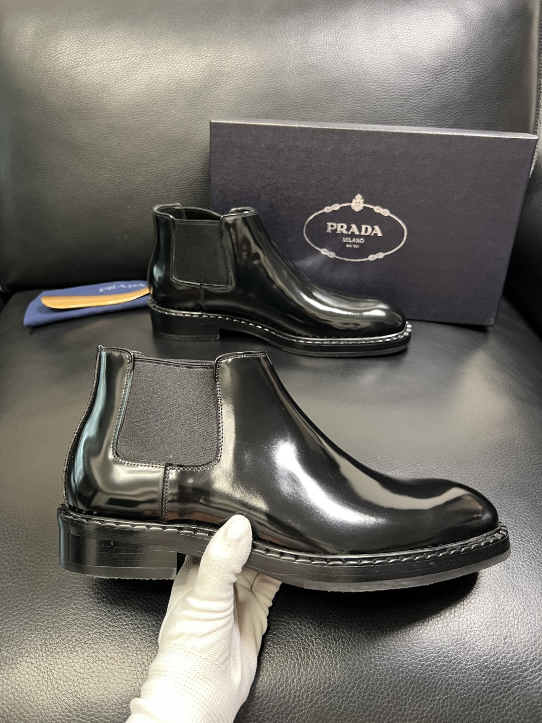 PRADA 高品质 顶级工艺品 普拉达 皮鞋专柜同步 原厂配置，意大利进口原版牛皮面料，透气舒适进口水染