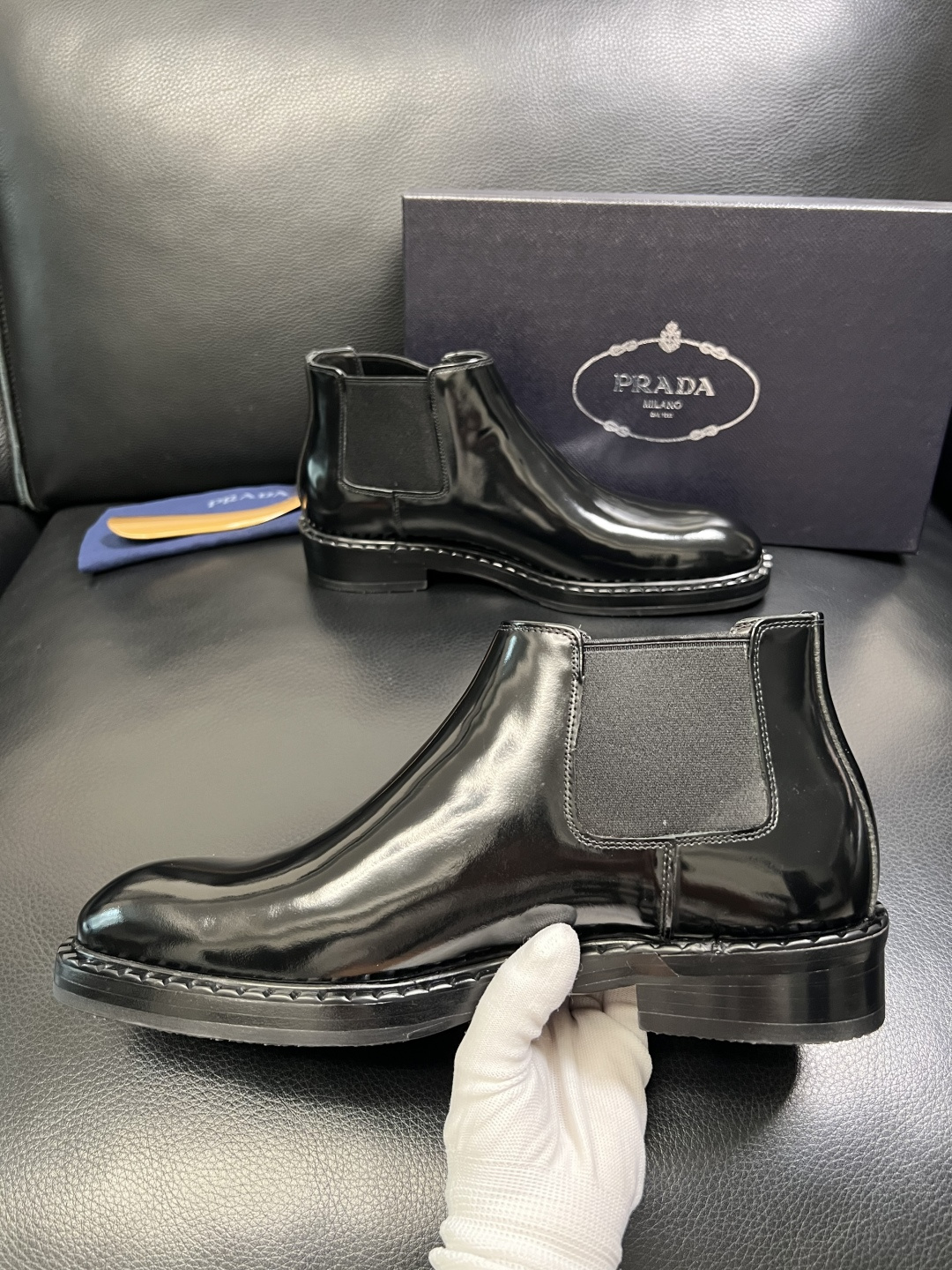 PRADA 高品质 顶级工艺品 普拉达 皮鞋专柜同步 原厂配置，意大利进口原版牛皮面料，透气舒适进口水染