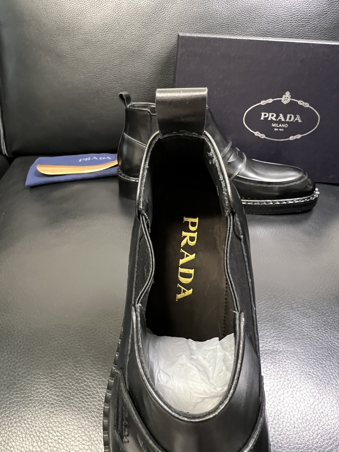 PRADA 高品质 顶级工艺品 普拉达 皮鞋专柜同步 原厂配置，意大利进口原版牛皮面料，透气舒适进口水染