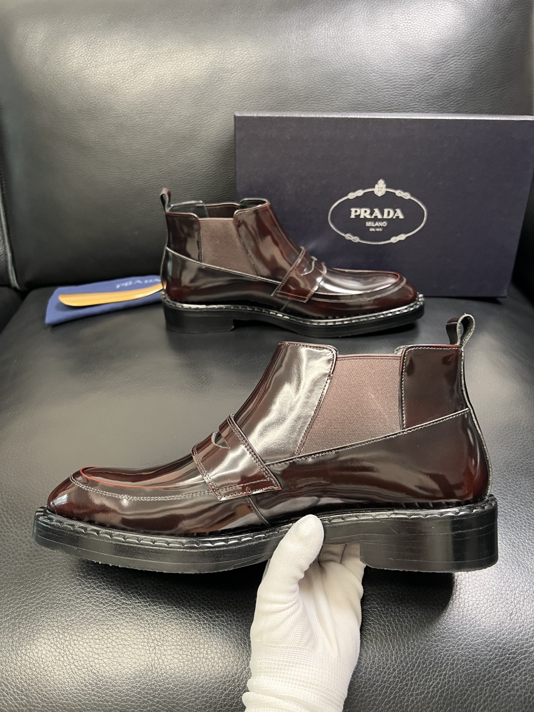 PRADA 高品质 顶级工艺品 普拉达 皮鞋专柜同步 原厂配置，意大利进口原版牛皮面料，透气舒适进口水染