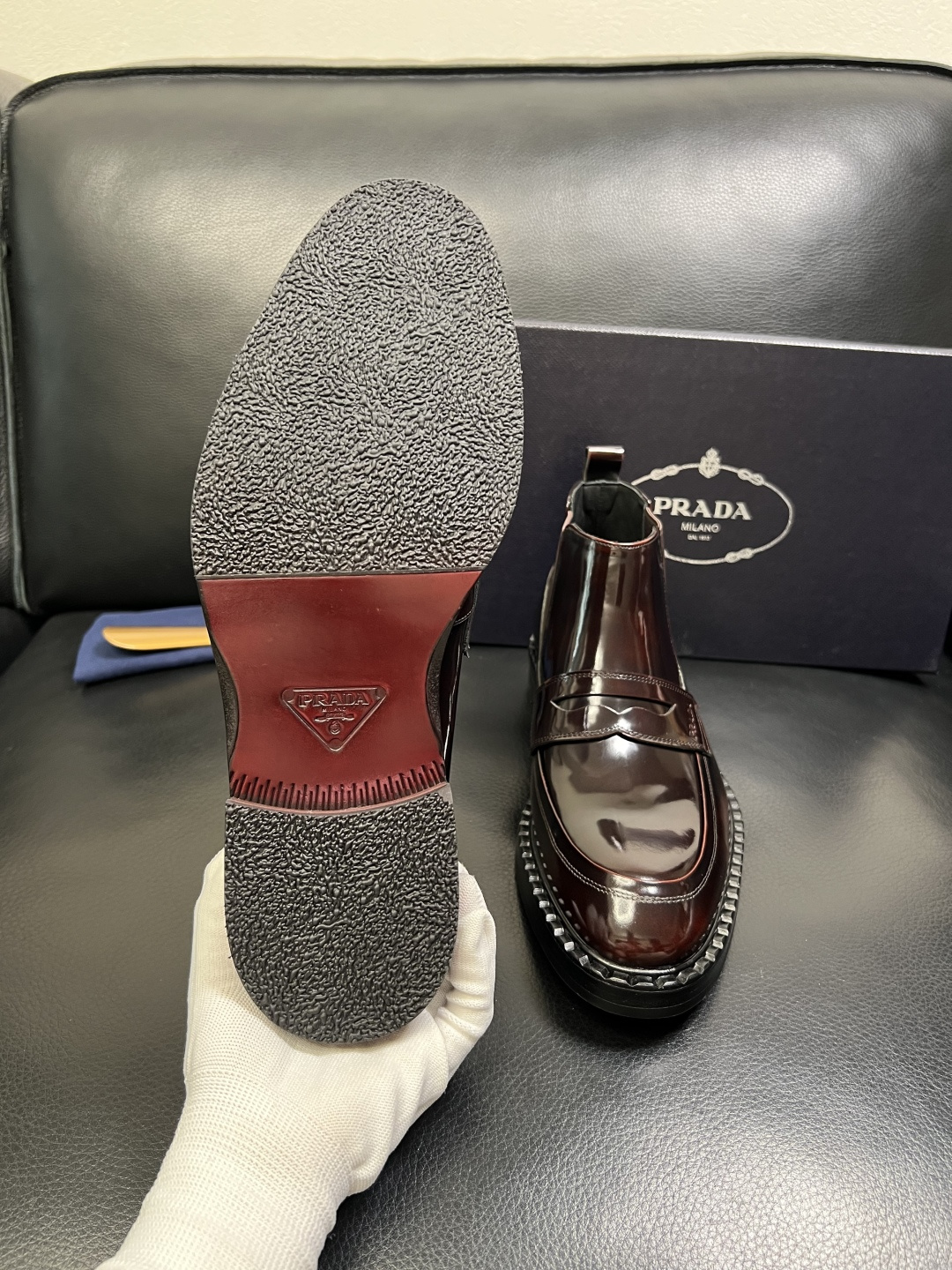 PRADA 高品质 顶级工艺品 普拉达 皮鞋专柜同步 原厂配置，意大利进口原版牛皮面料，透气舒适进口水染