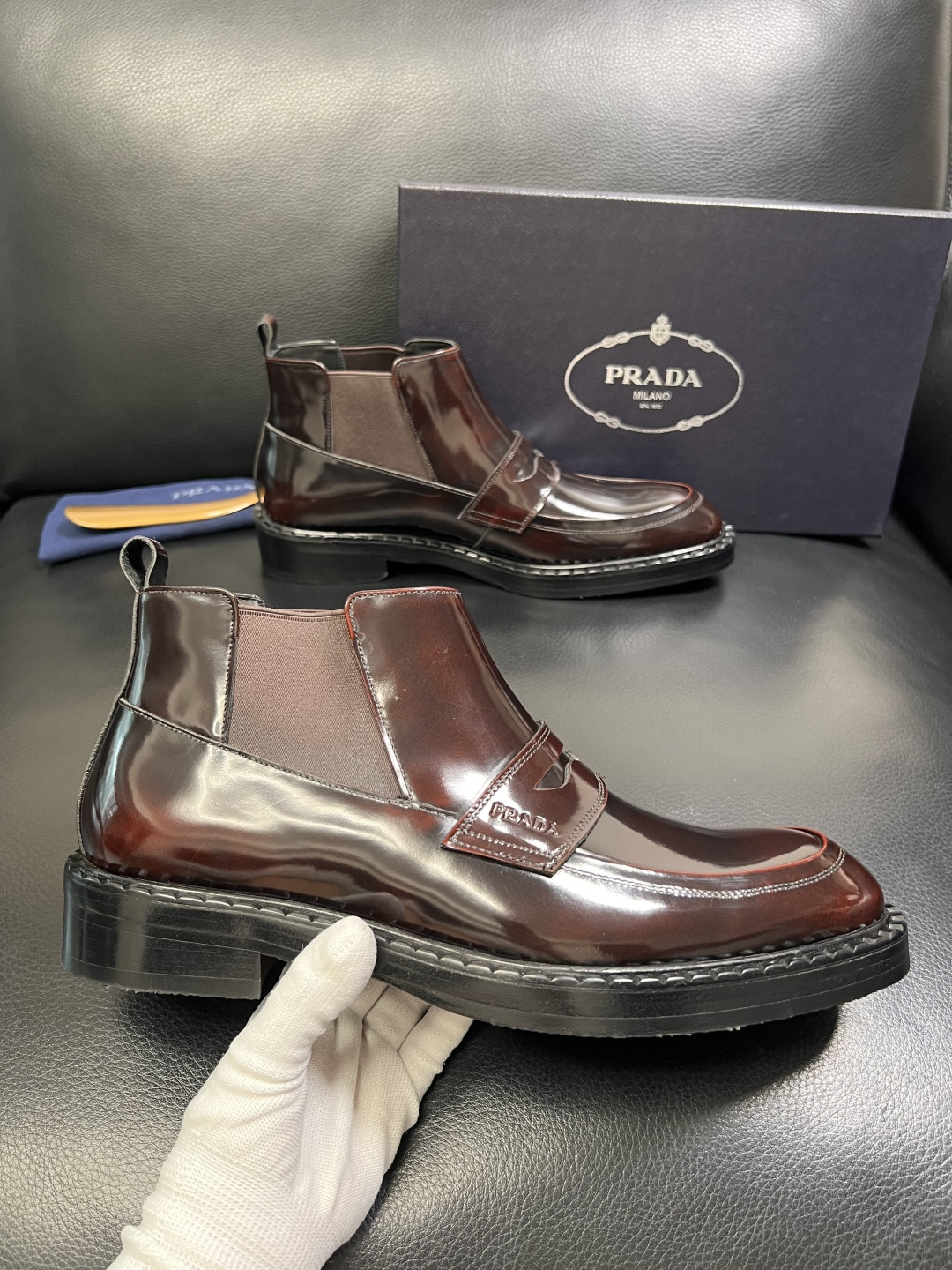 PRADA 高品质 顶级工艺品 普拉达 皮鞋专柜同步 原厂配置，意大利进口原版牛皮面料，透气舒适进口水染