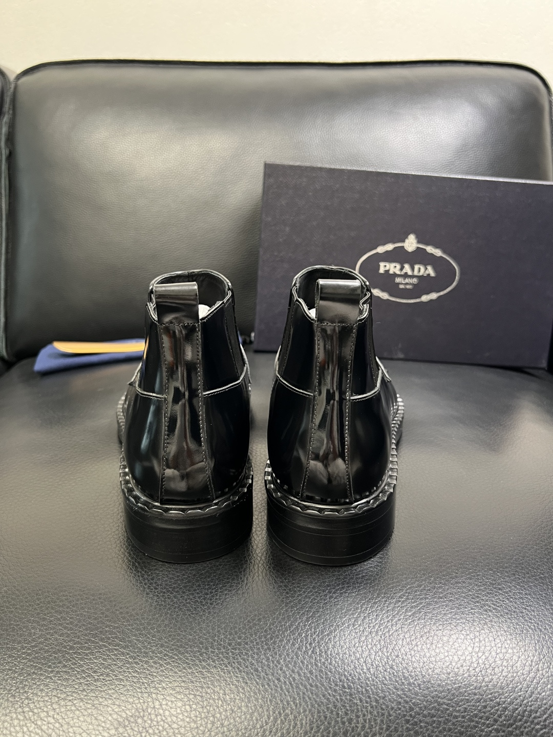 PRADA 高品质 顶级工艺品 普拉达 皮鞋专柜同步 原厂配置，意大利进口原版牛皮面料，透气舒适进口水染