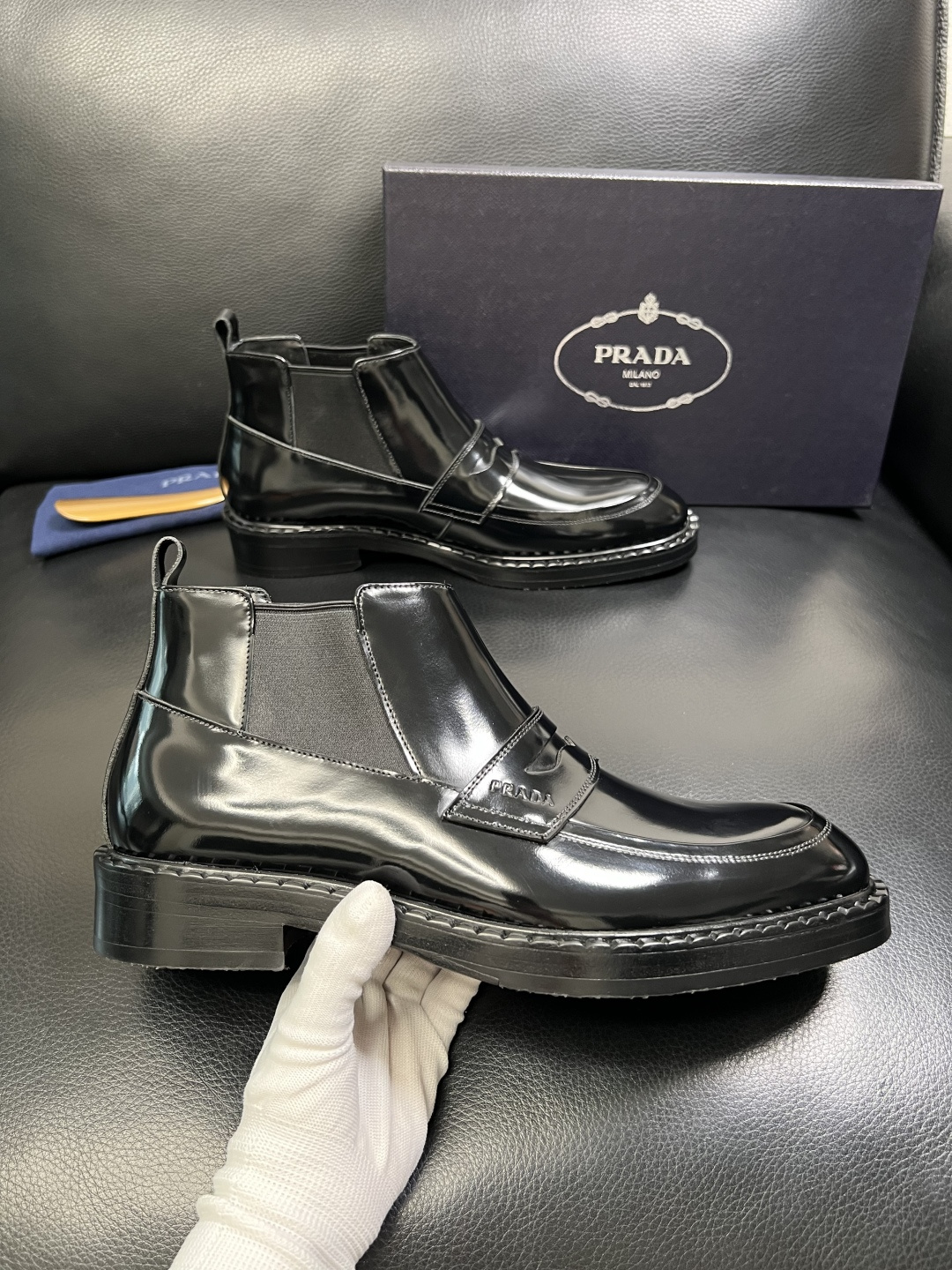 PRADA 高品质 顶级工艺品 普拉达 皮鞋专柜同步 原厂配置，意大利进口原版牛皮面料，透气舒适进口水染