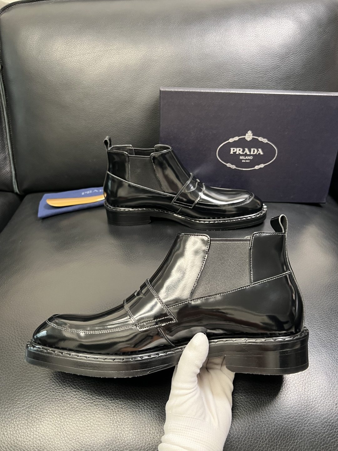 PRADA 高品质 顶级工艺品 普拉达 皮鞋专柜同步 原厂配置，意大利进口原版牛皮面料，透气舒适进口水染