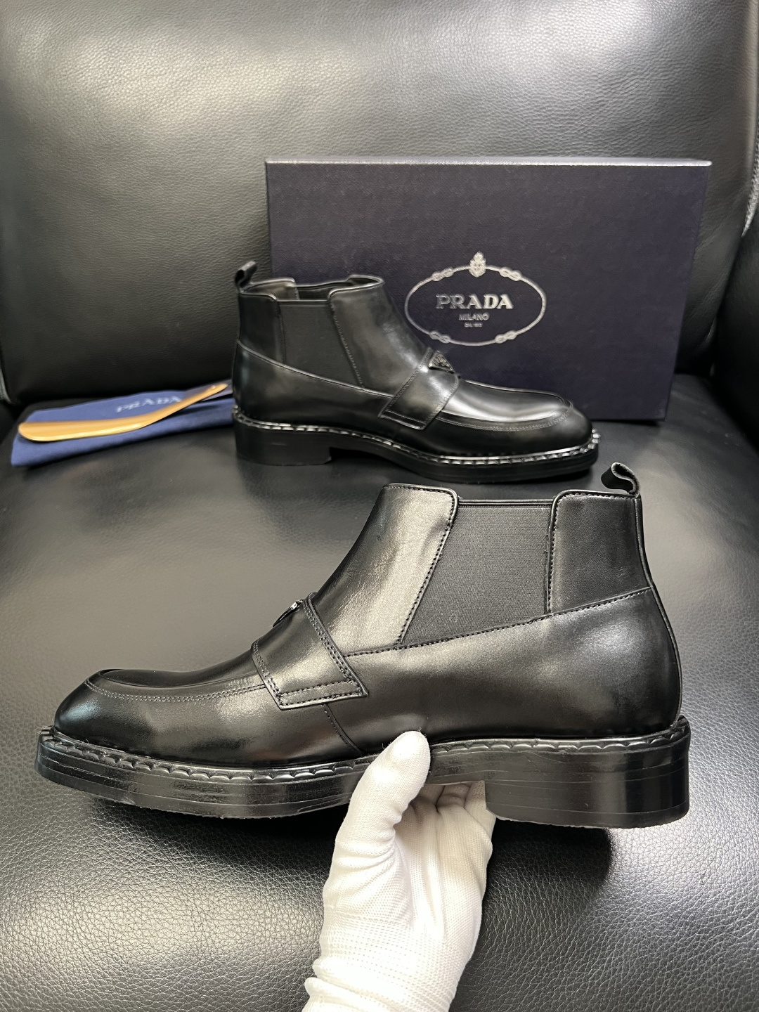 PRADA 高品质 顶级工艺品 普拉达 皮鞋专柜同步 原厂配置，意大利进口原版牛皮面料，透气舒适进口水染