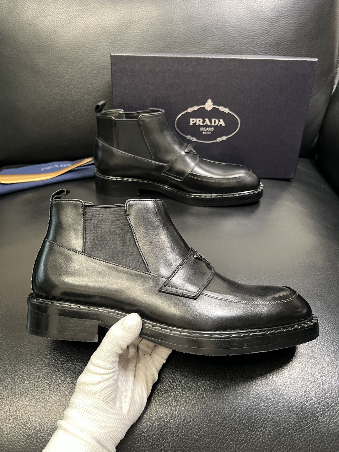 PRADA 高品质 顶级工艺品 普拉达 皮鞋专柜同步 原厂配置，意大利进口原版牛皮面料，透气舒适进口水染