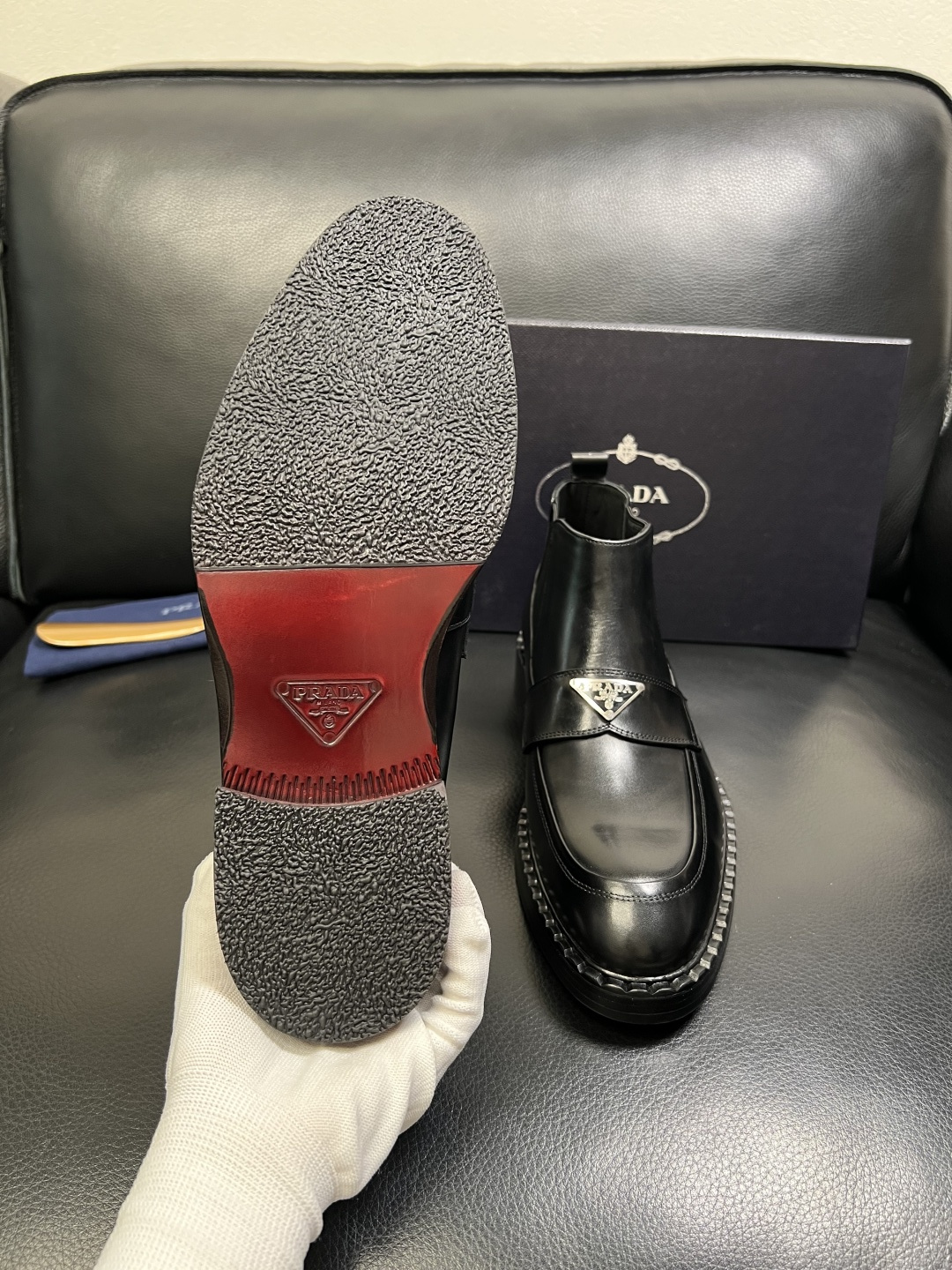 PRADA 高品质 顶级工艺品 普拉达 皮鞋专柜同步 原厂配置，意大利进口原版牛皮面料，透气舒适进口水染