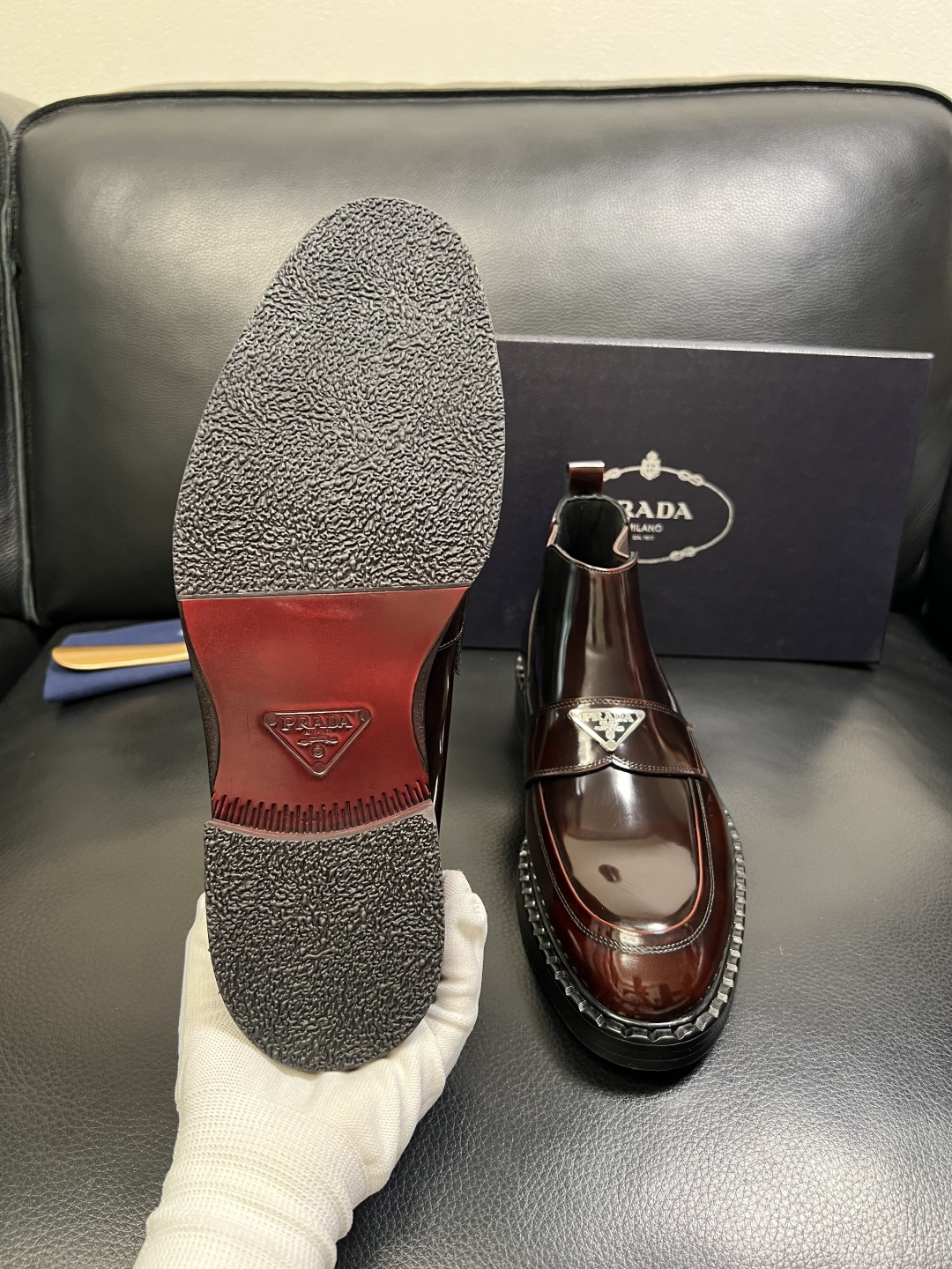 PRADA 高品质 顶级工艺品 普拉达 皮鞋专柜同步 原厂配置，意大利进口原版牛皮面料，透气舒适进口水染