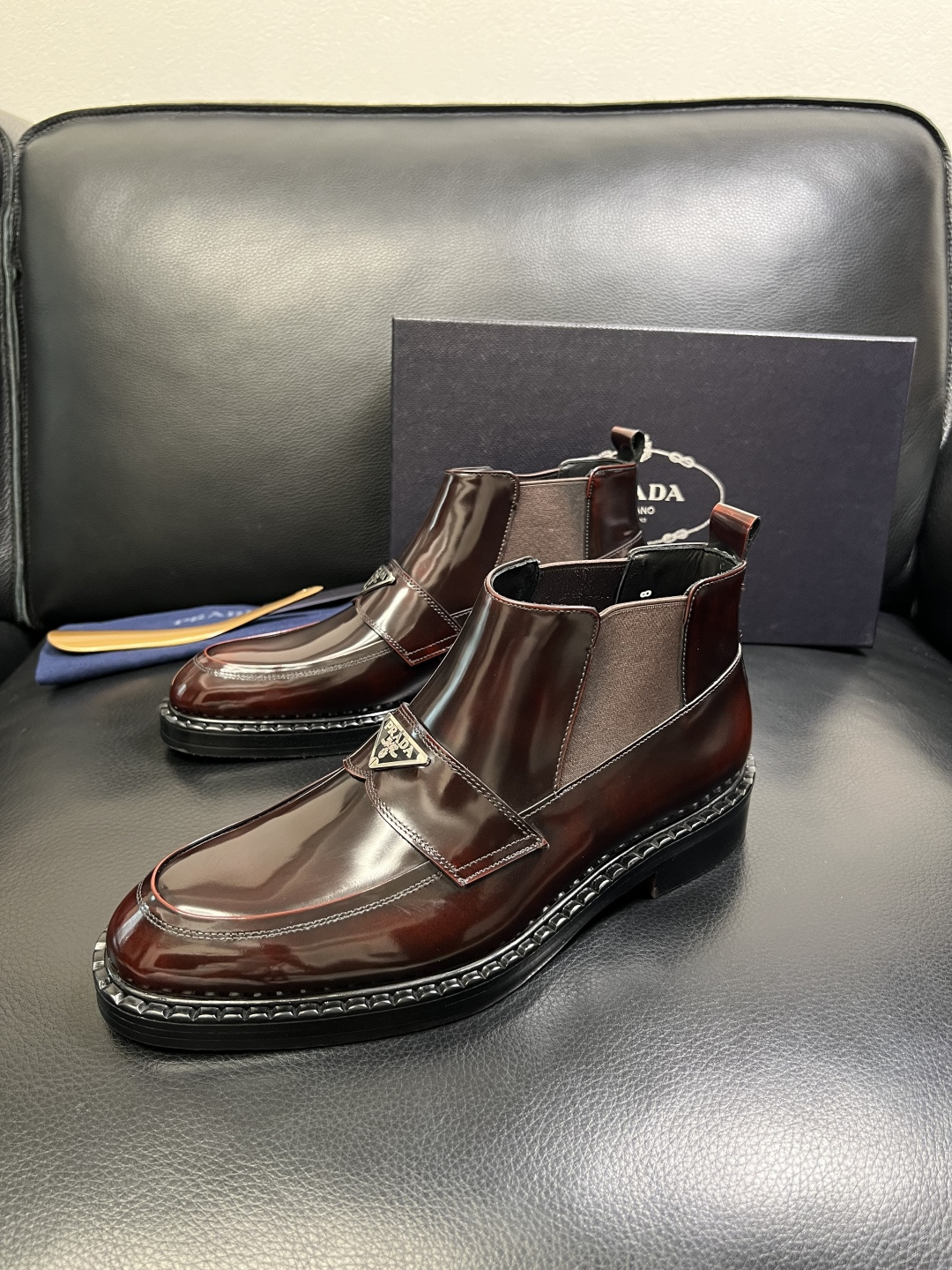 PRADA 高品质 顶级工艺品 普拉达 皮鞋专柜同步 原厂配置，意大利进口原版牛皮面料，透气舒适进口水染