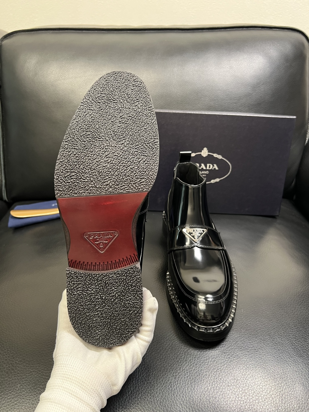 PRADA 高品质 顶级工艺品 普拉达 皮鞋专柜同步 原厂配置，意大利进口原版牛皮面料，透气舒适进口水染