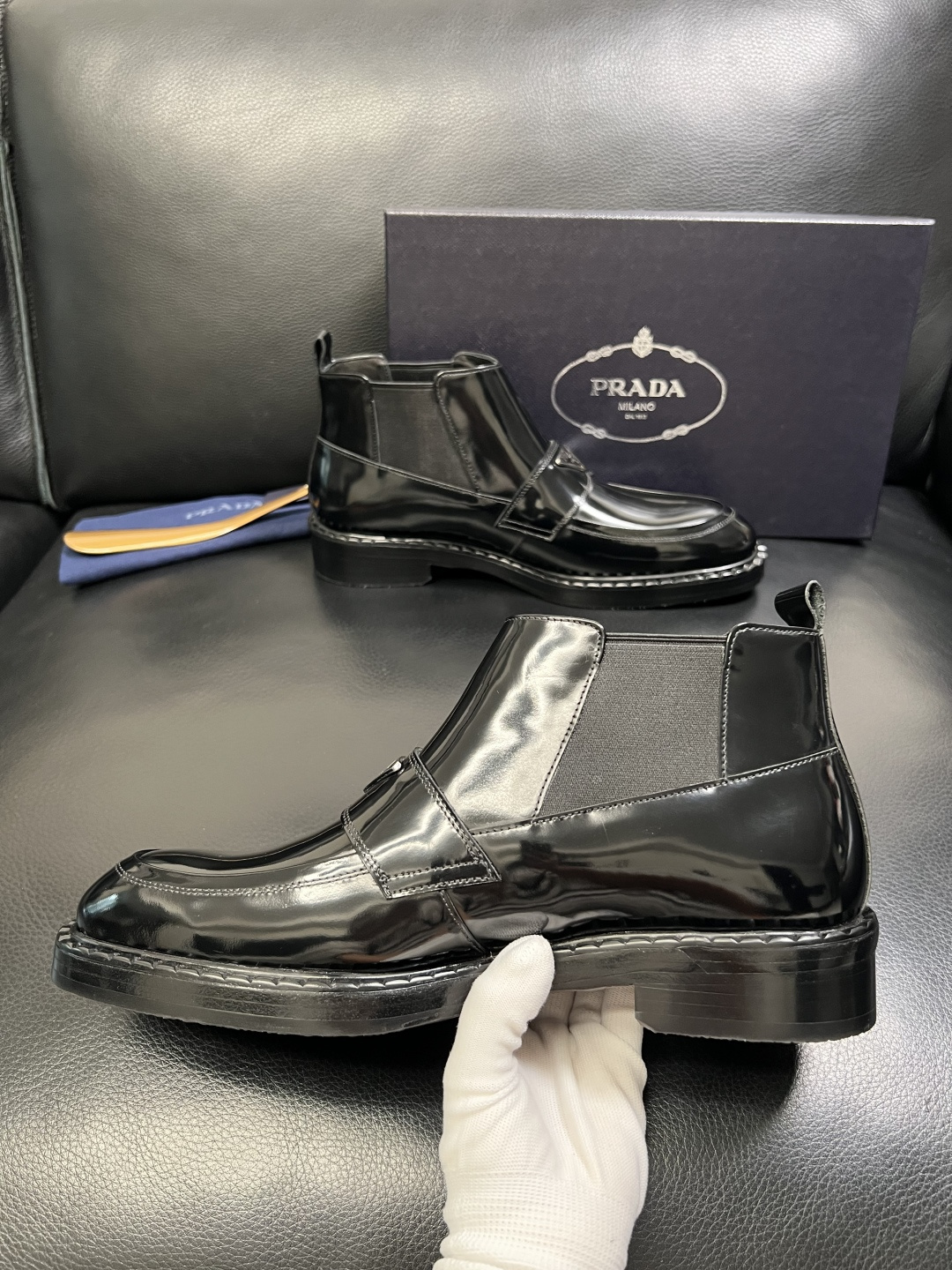 PRADA 高品质 顶级工艺品 普拉达 皮鞋专柜同步 原厂配置，意大利进口原版牛皮面料，透气舒适进口水染