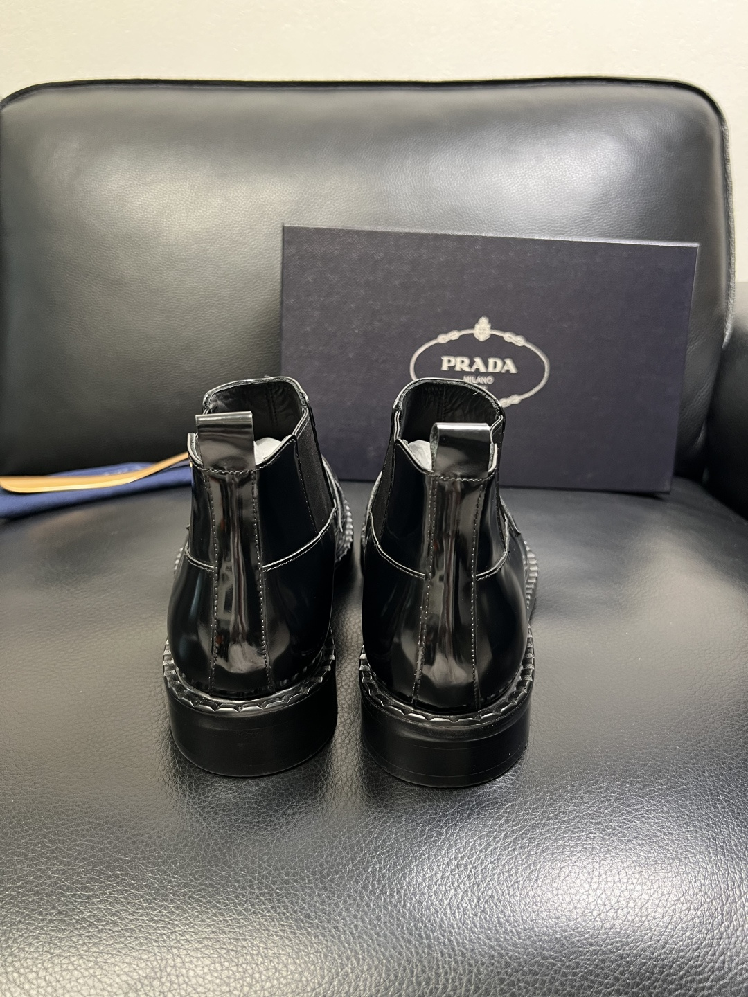 PRADA 高品质 顶级工艺品 普拉达 皮鞋专柜同步 原厂配置，意大利进口原版牛皮面料，透气舒适进口水染