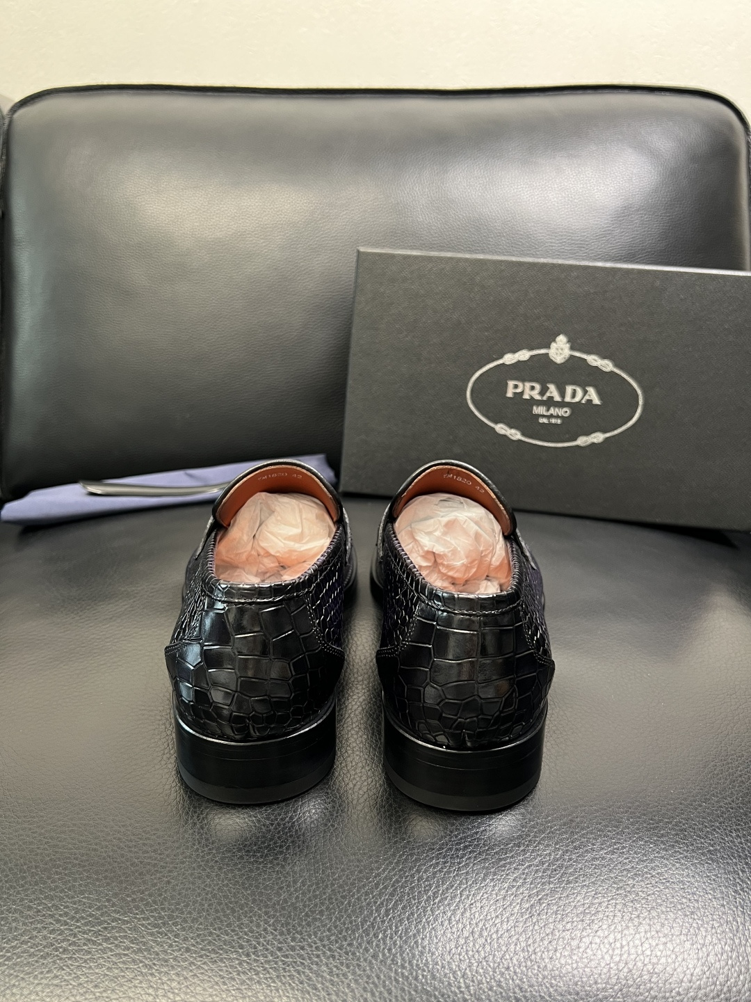 PRADA 高品质 顶级工艺品 普拉达 皮鞋专柜同步 原厂配置，意大利进口原版牛皮面料，透气舒适进口水染