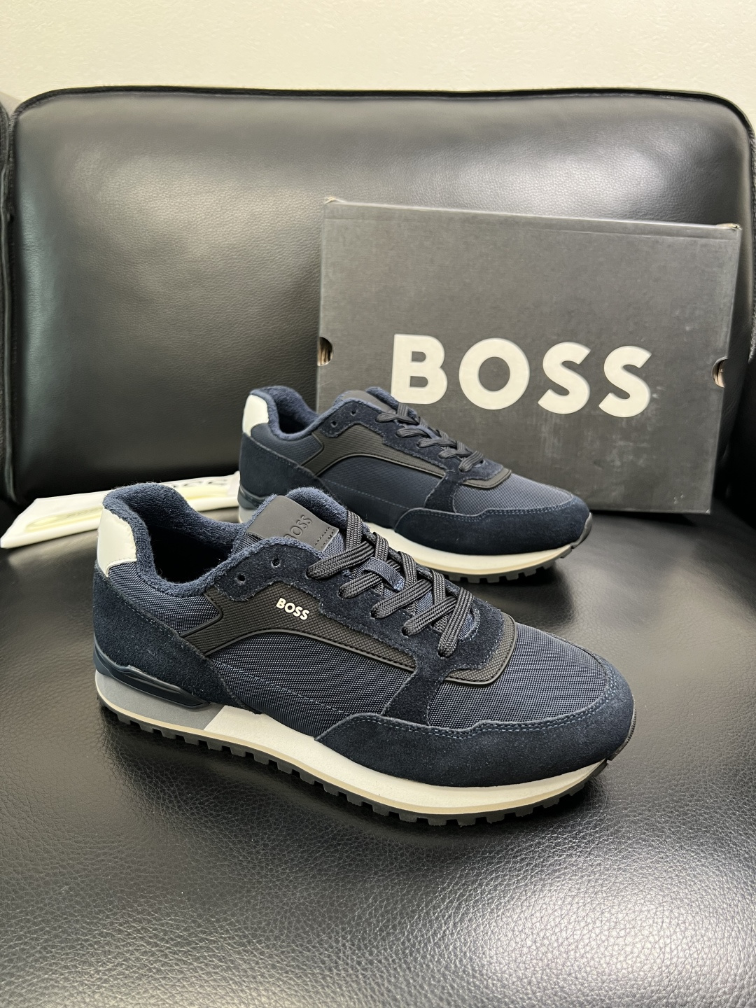 NO:680237,BOSS high-quality top handicrafts BOSS counters are equipped with original factory configurations, cowhide fabric lining imported from Italy, high-quality splicing and complex craftsmanship, breathable and comfortable. The soles are specially provided by the original factory and are super comfortable. Original factory and single goods, welcome to compare, code number 39-44 (customized 45),,cowhide19860909BOSS 高品质 顶级工艺品 博斯 专柜同步原厂配置,意大利进口牛皮面料牛内里垫,高品质拼接复杂工艺,透气舒适 鞋底原厂特供原版底超级舒适,原厂跟单货,欢迎对比,码数 39-44(订做 45 ),,cowhide,Men's shoes