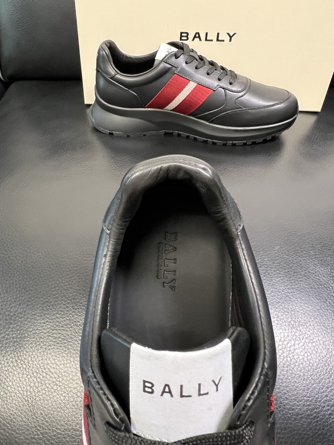 BALLY 高品质 顶级工艺品 巴利 专柜同原厂配置 ，鞋面意大利进口牛皮面料，进口水染牛皮里垫 ，鞋底