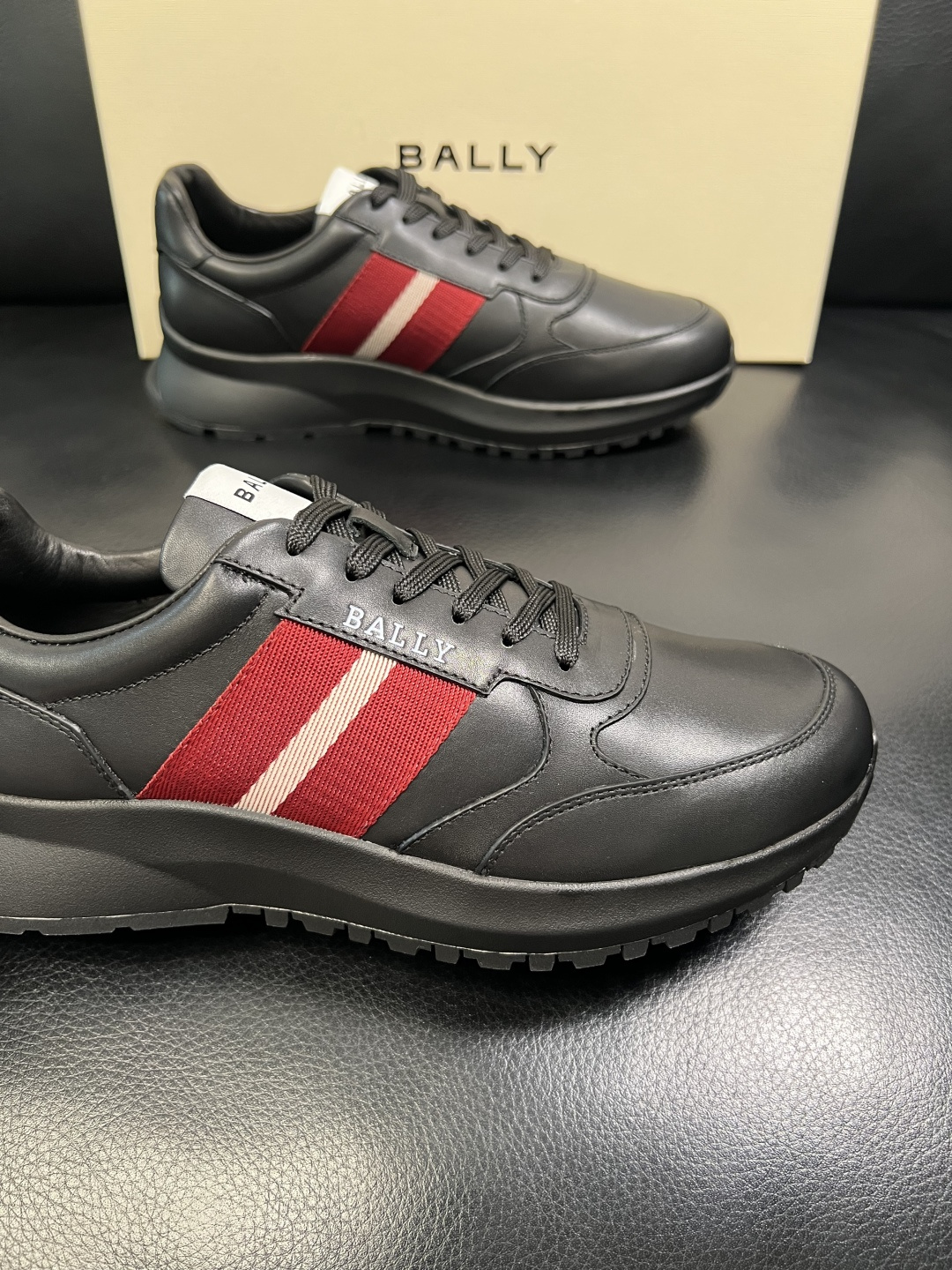 BALLY 高品质 顶级工艺品 巴利 专柜同原厂配置 ，鞋面意大利进口牛皮面料，进口水染牛皮里垫 ，鞋底