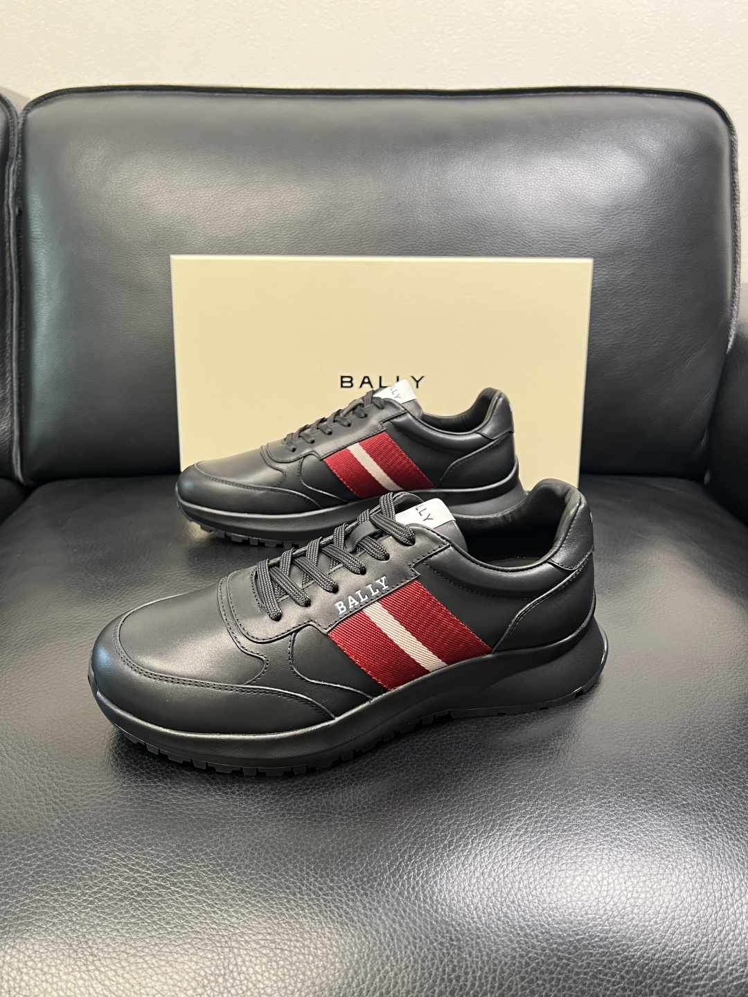 BALLY 高品质 顶级工艺品 巴利 专柜同原厂配置 ，鞋面意大利进口牛皮面料，进口水染牛皮里垫 ，鞋底