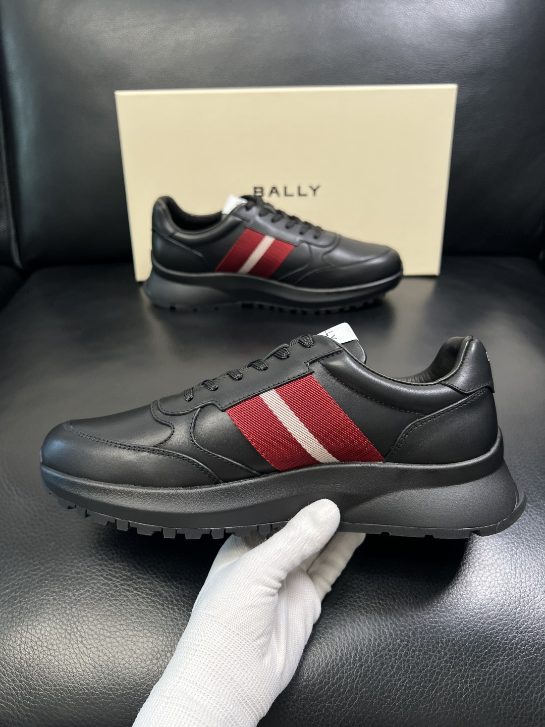 BALLY 高品质 顶级工艺品 巴利 专柜同原厂配置 ，鞋面意大利进口牛皮面料，进口水染牛皮里垫 ，鞋底