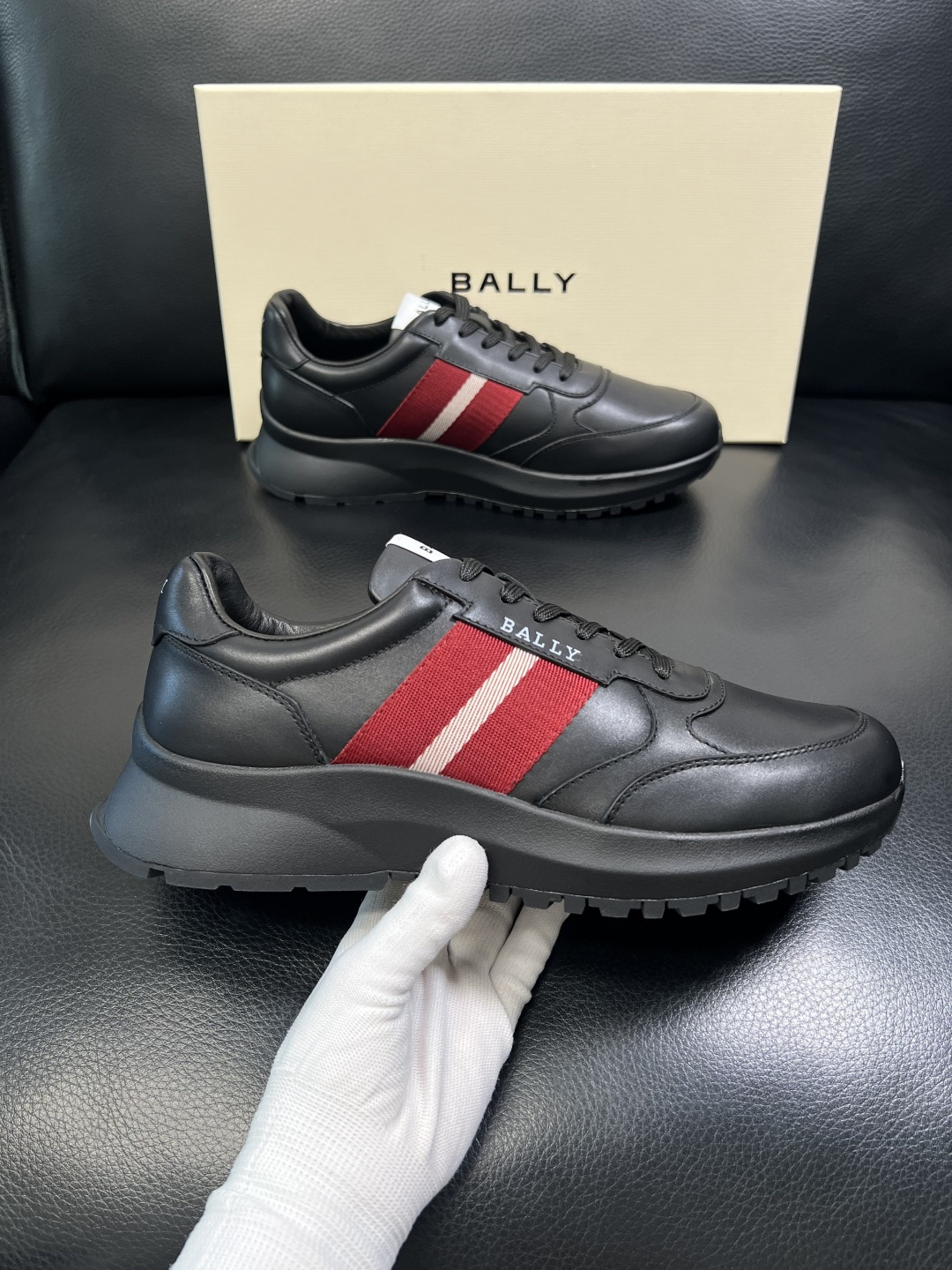 BALLY 高品质 顶级工艺品 巴利 专柜同原厂配置 ，鞋面意大利进口牛皮面料，进口水染牛皮里垫 ，鞋底