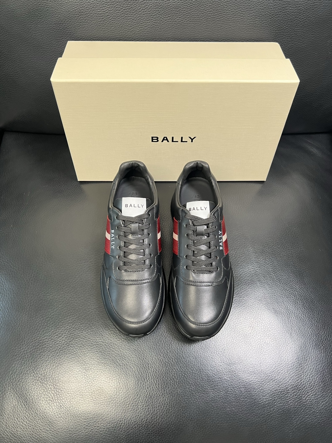BALLY 高品质 顶级工艺品 巴利 专柜同原厂配置 ，鞋面意大利进口牛皮面料，进口水染牛皮里垫 ，鞋底