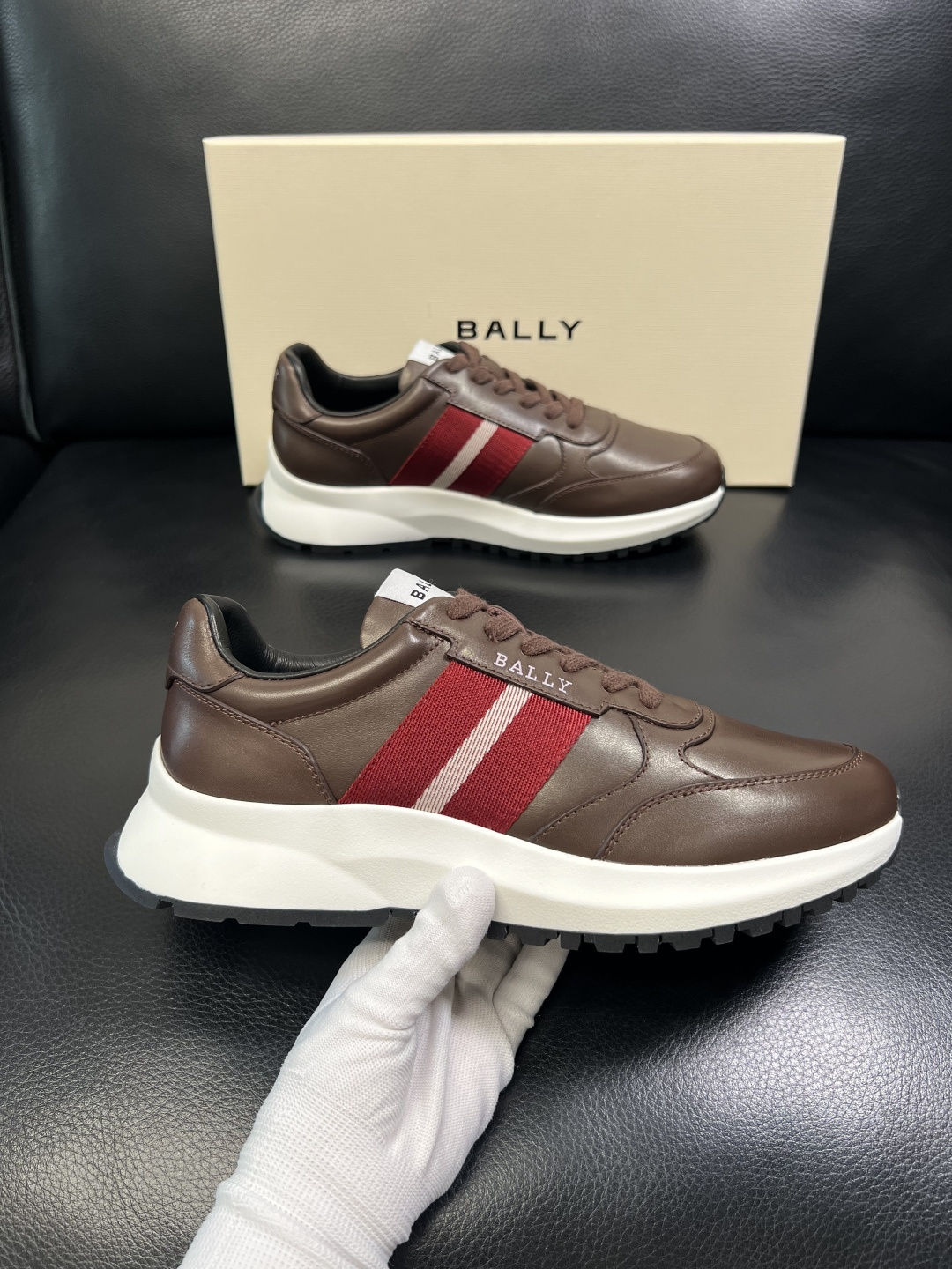 BALLY 高品质 顶级工艺品 巴利 专柜同原厂配置 ，鞋面意大利进口牛皮面料，进口水染牛皮里垫 ，鞋底