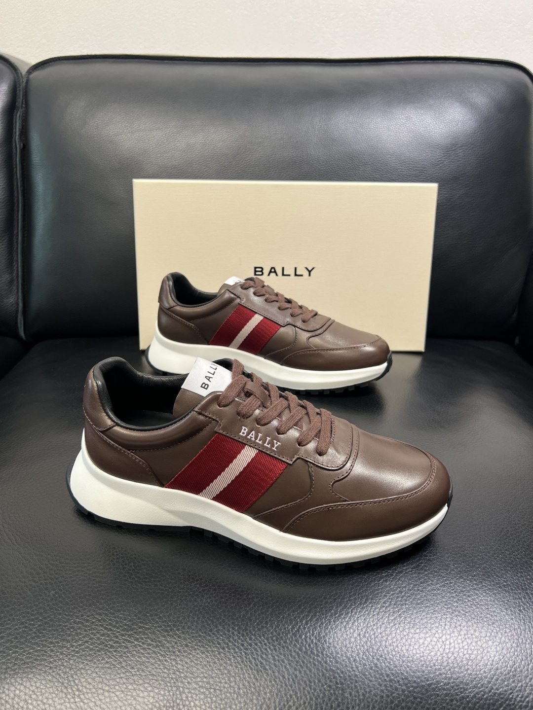 BALLY 高品质 顶级工艺品 巴利 专柜同原厂配置 ，鞋面意大利进口牛皮面料，进口水染牛皮里垫 ，鞋底