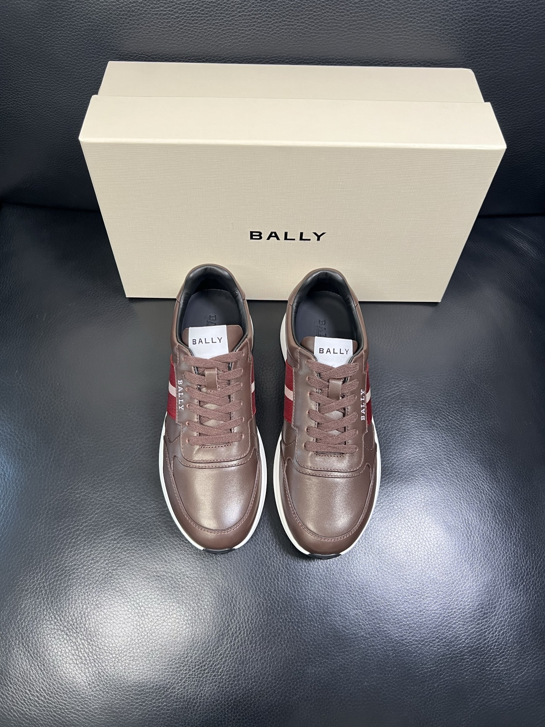 BALLY 高品质 顶级工艺品 巴利 专柜同原厂配置 ，鞋面意大利进口牛皮面料，进口水染牛皮里垫 ，鞋底